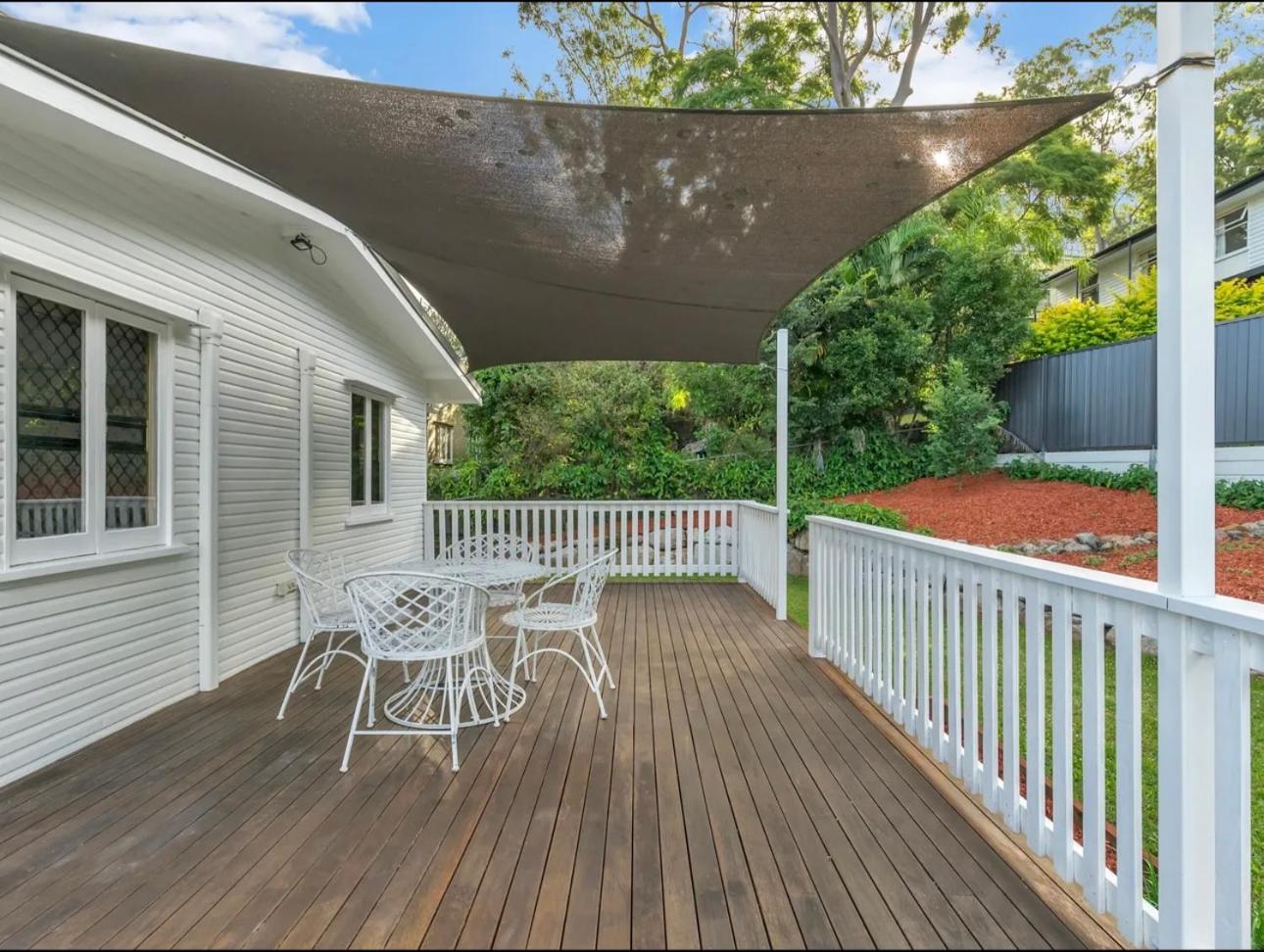 Elegant Villa Near Shopping Mall