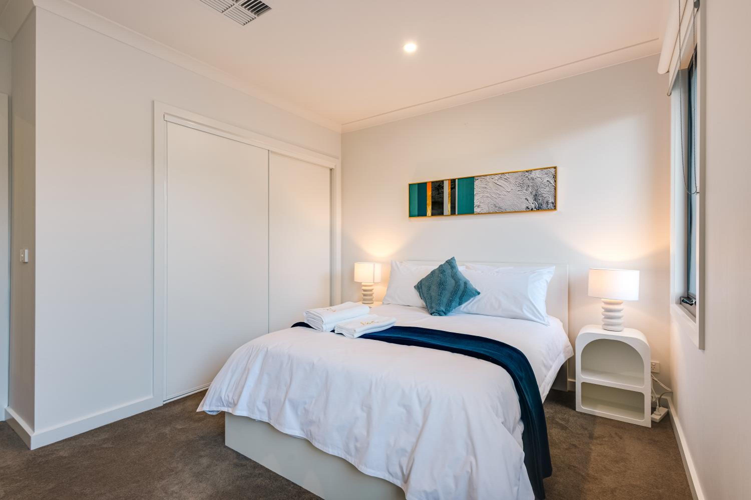 StayAU Stylish Spacious 4BR Home Ringwood