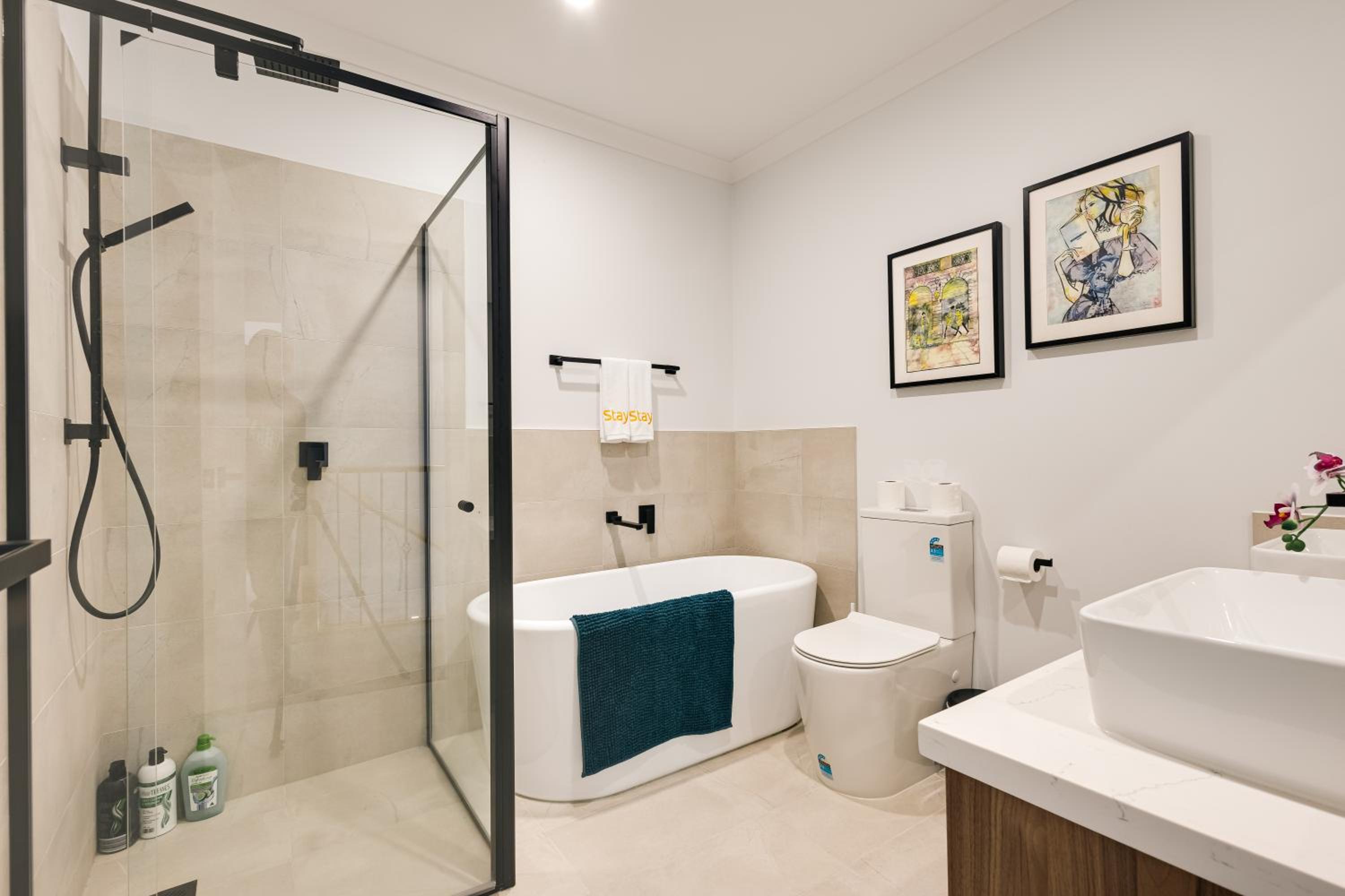 StayAU Stylish Spacious 4BR Home Ringwood