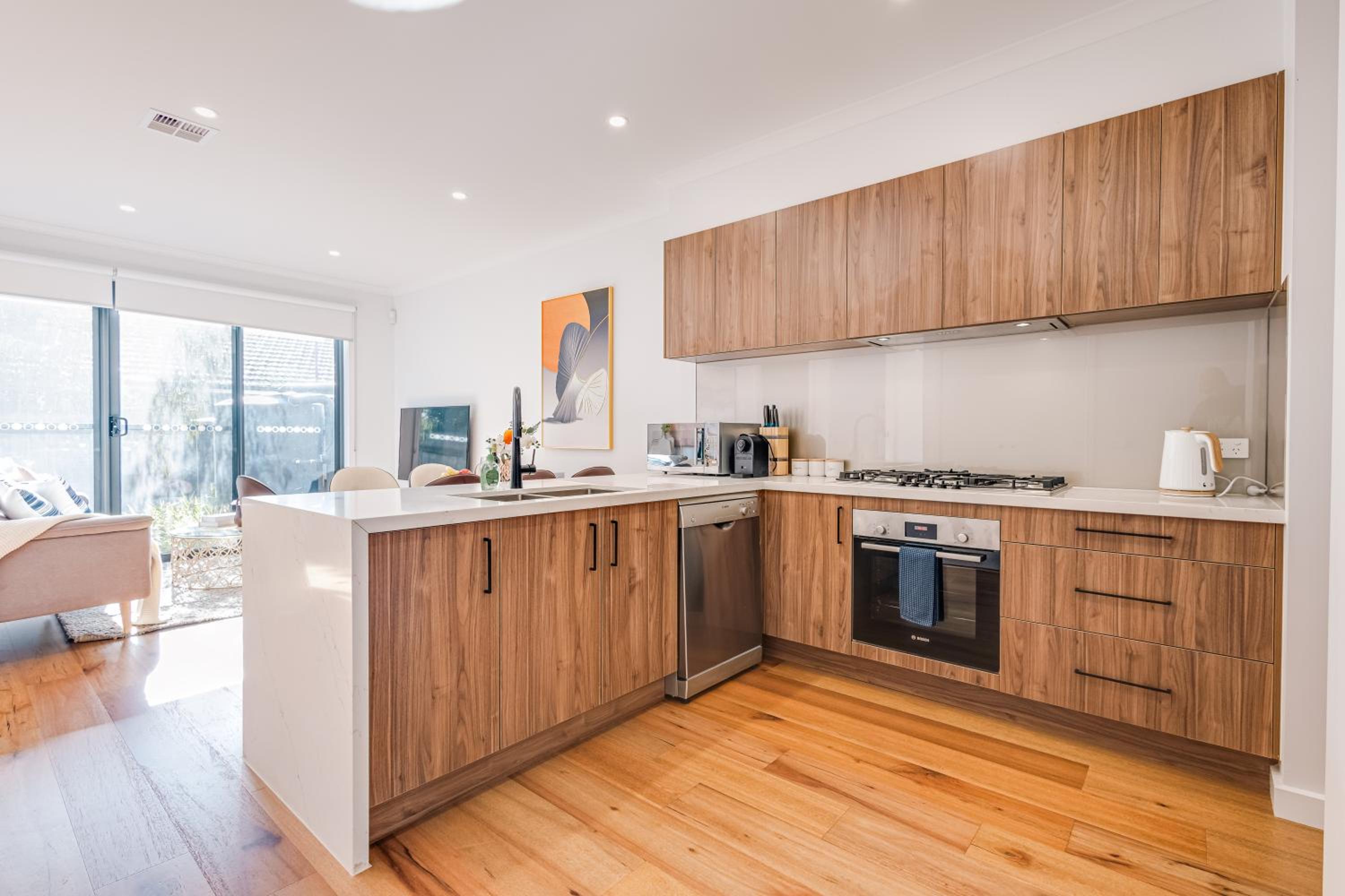StayAU Stylish Spacious 4BR Home Ringwood