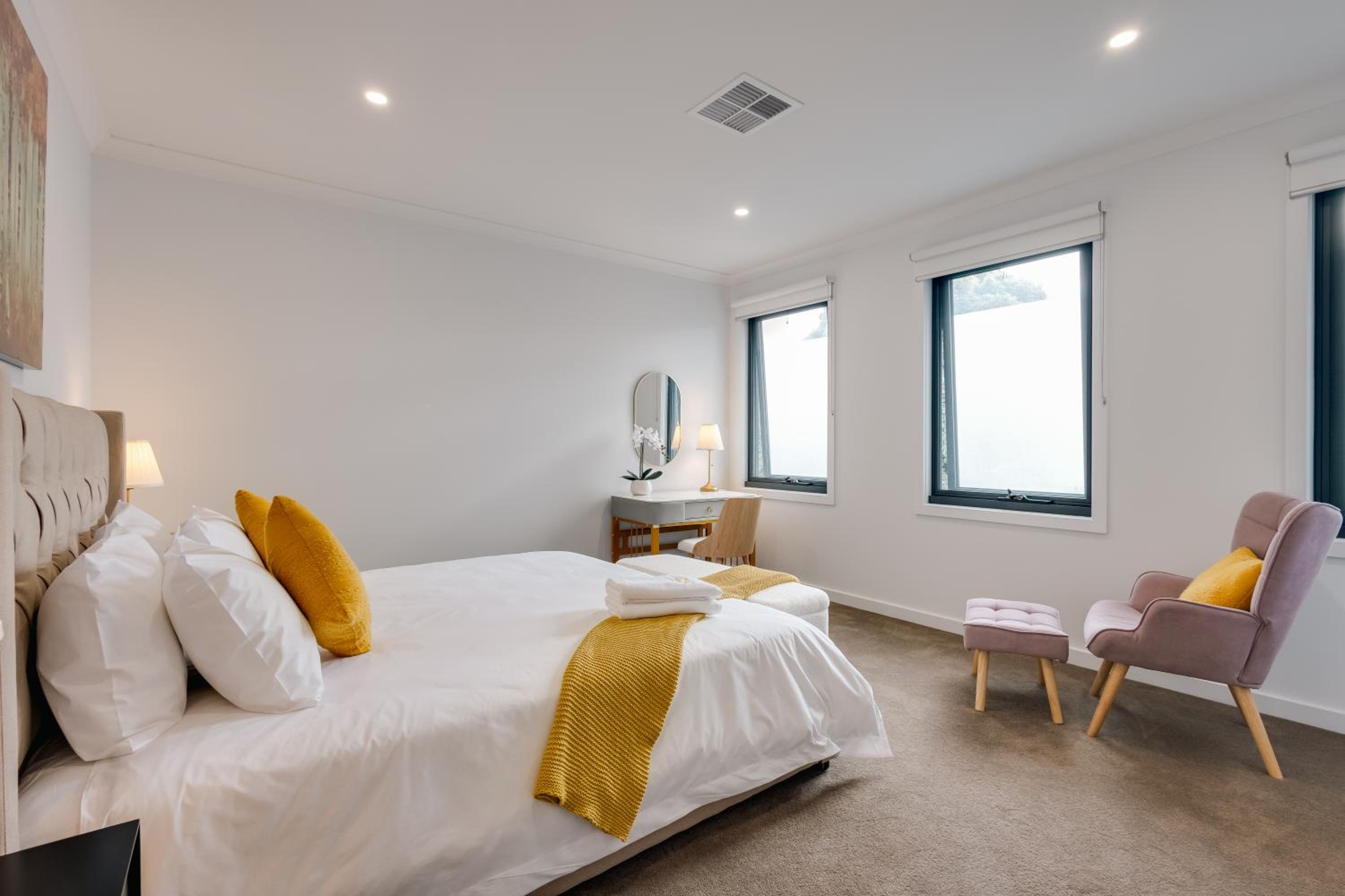 StayAU Stylish Spacious 4BR Home Ringwood