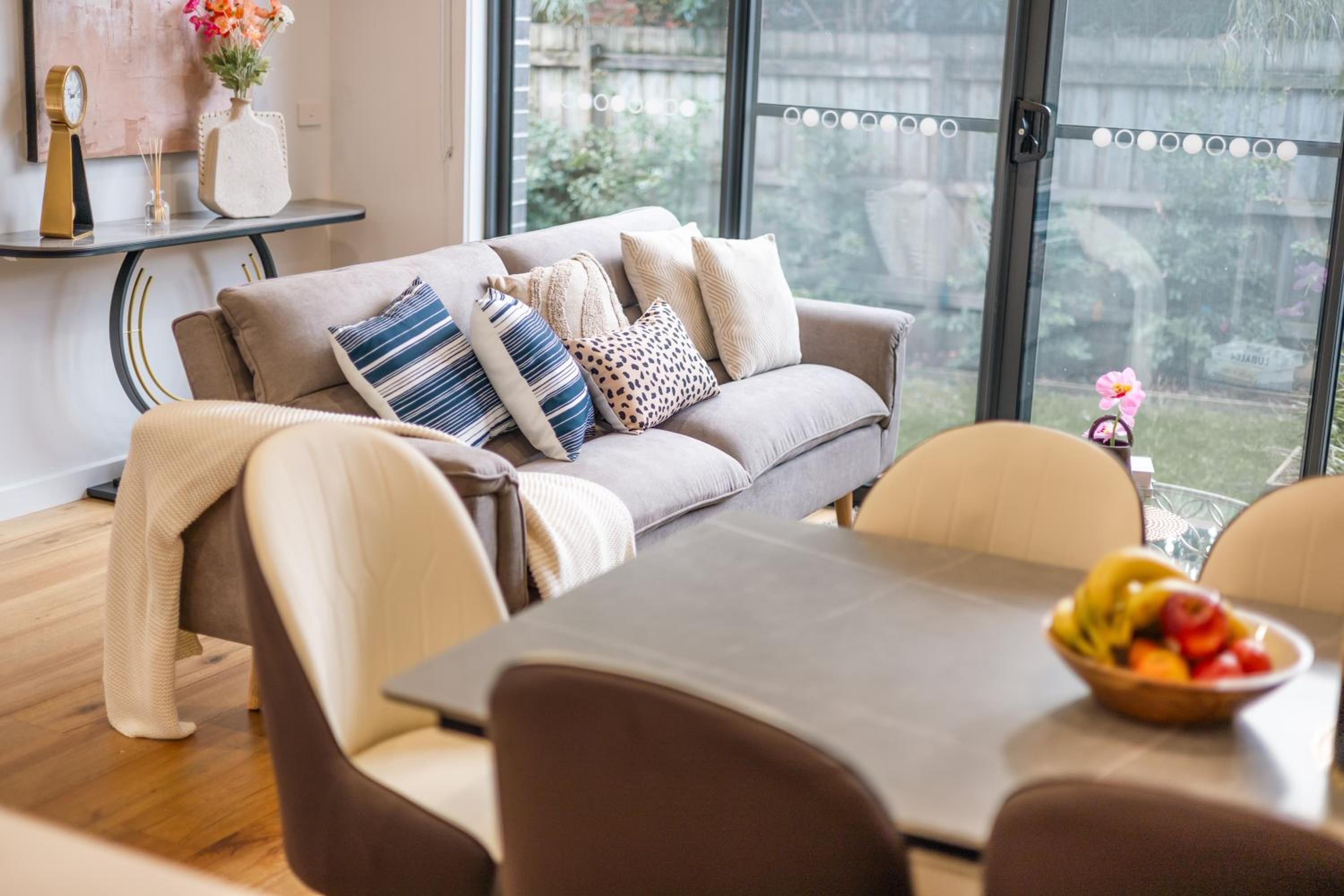 StayAU Stylish Spacious 4BR Home Ringwood