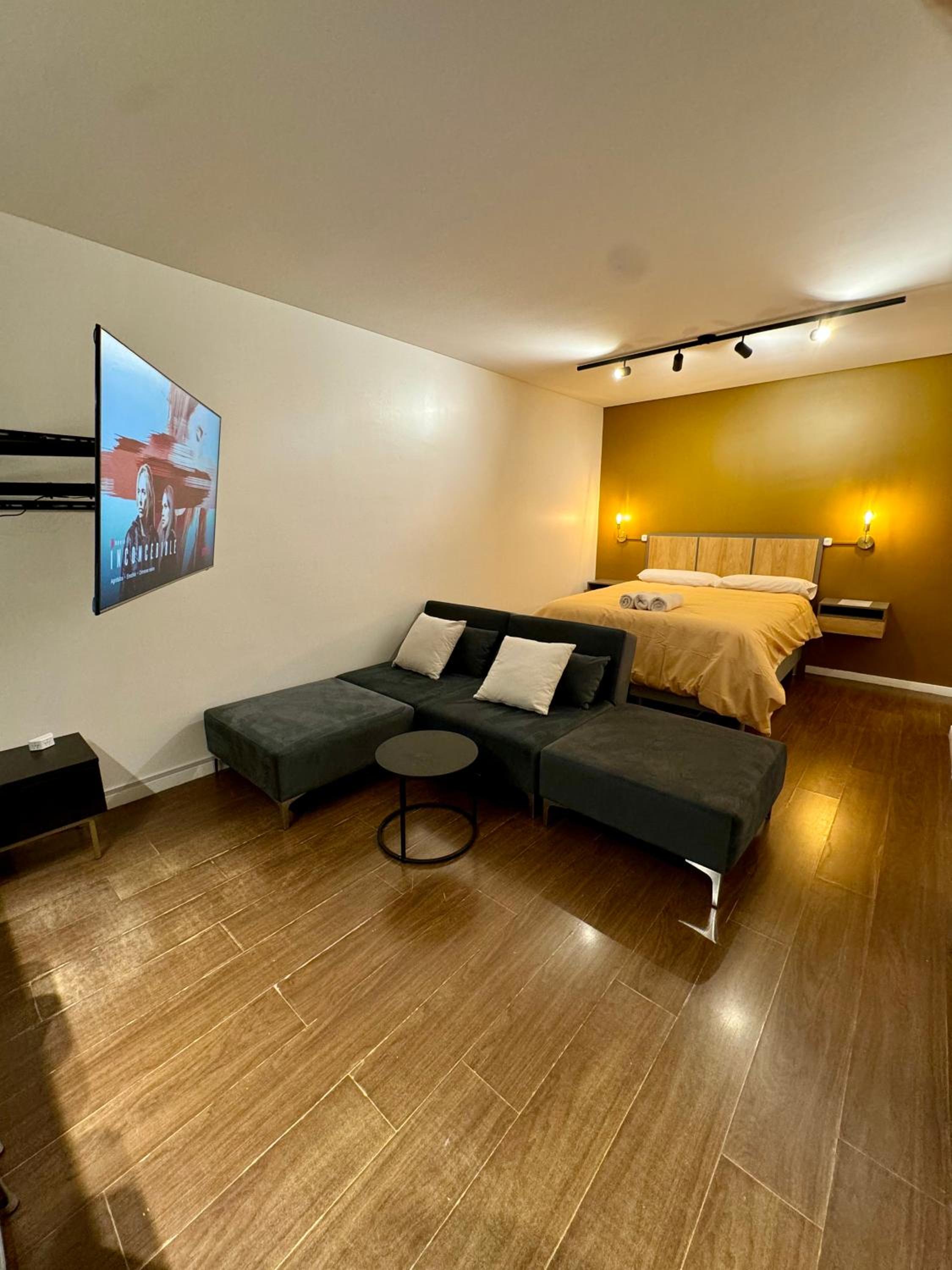 Foster Palermo Hollywood