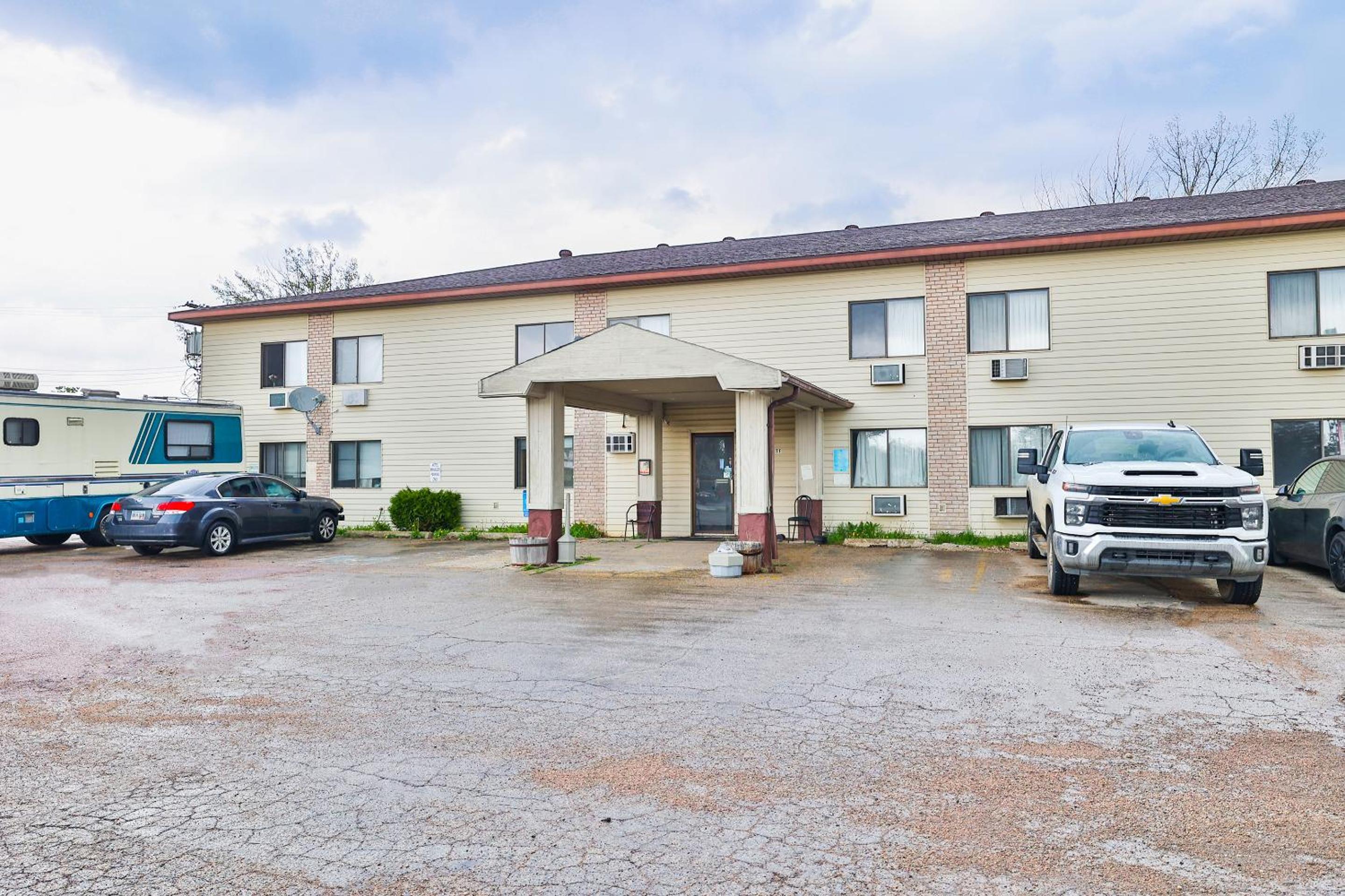 OYO Hotel Pipestone MN, Canterbury Park view 2