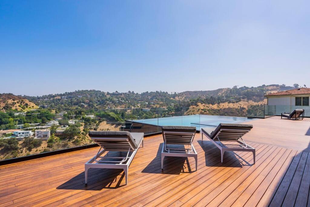 Luxurious Villa in BH Pool, Spa, Theater, Views