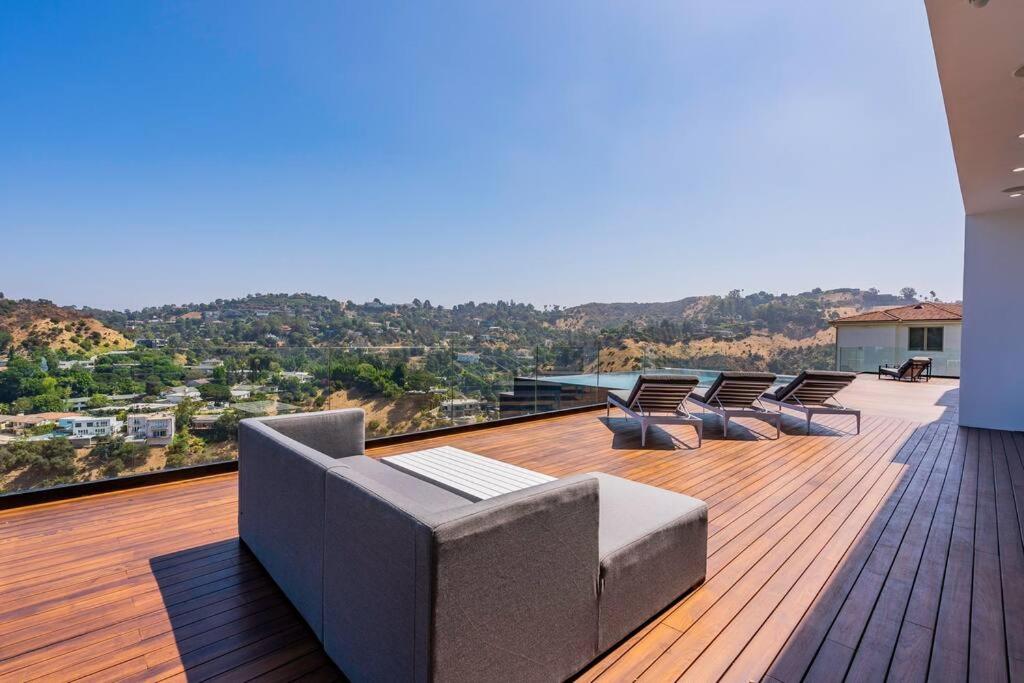 Luxurious Villa in BH Pool, Spa, Theater, Views