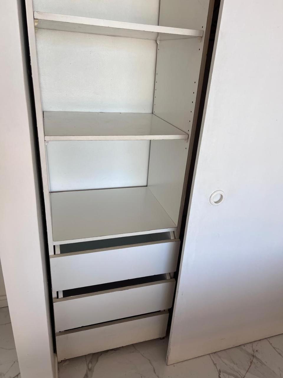 Moderno departamento con dormitorio y terraza con vista al mar y parrilla en Reñaca