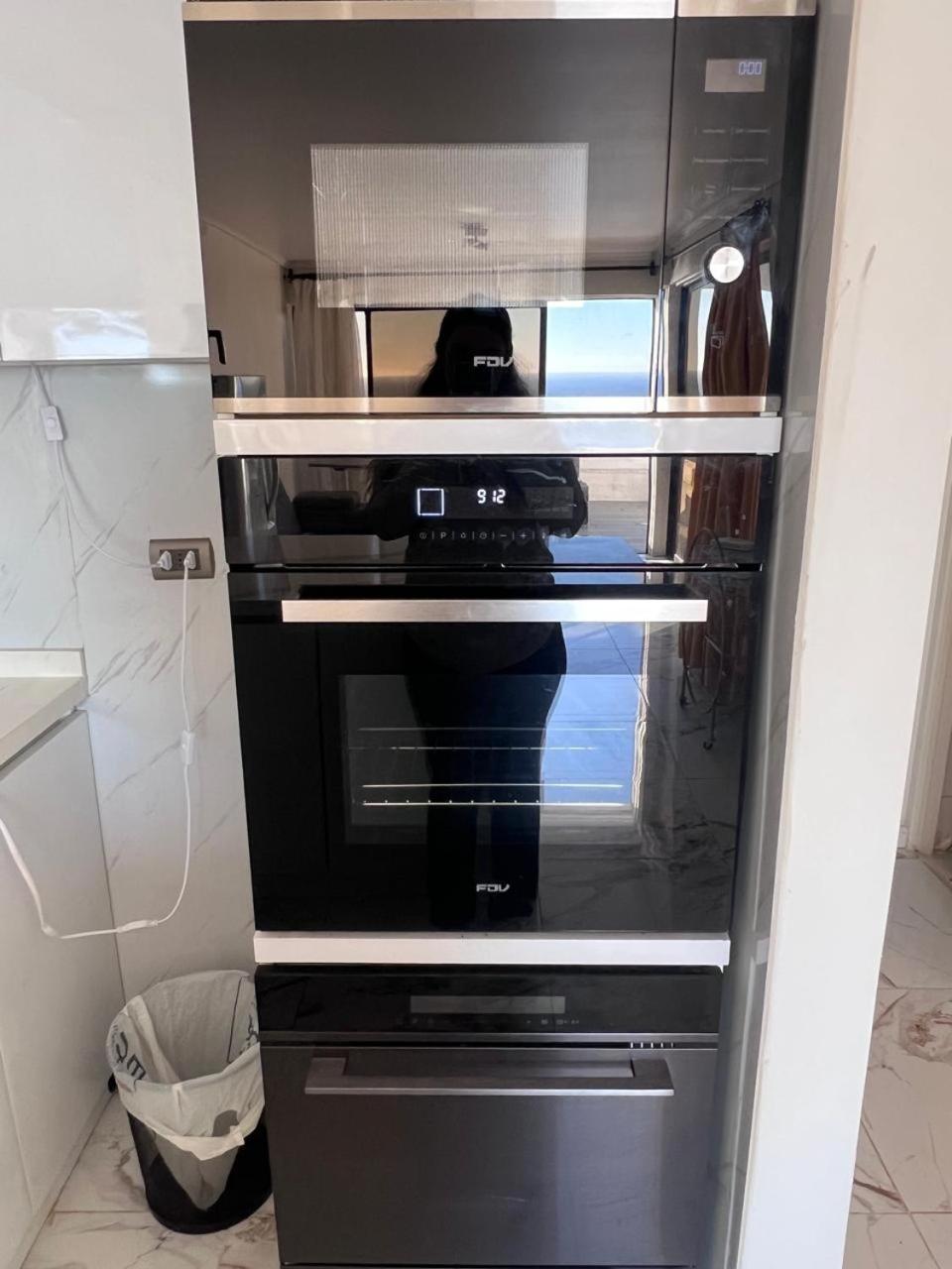Moderno departamento con dormitorio y terraza con vista al mar y parrilla en Reñaca