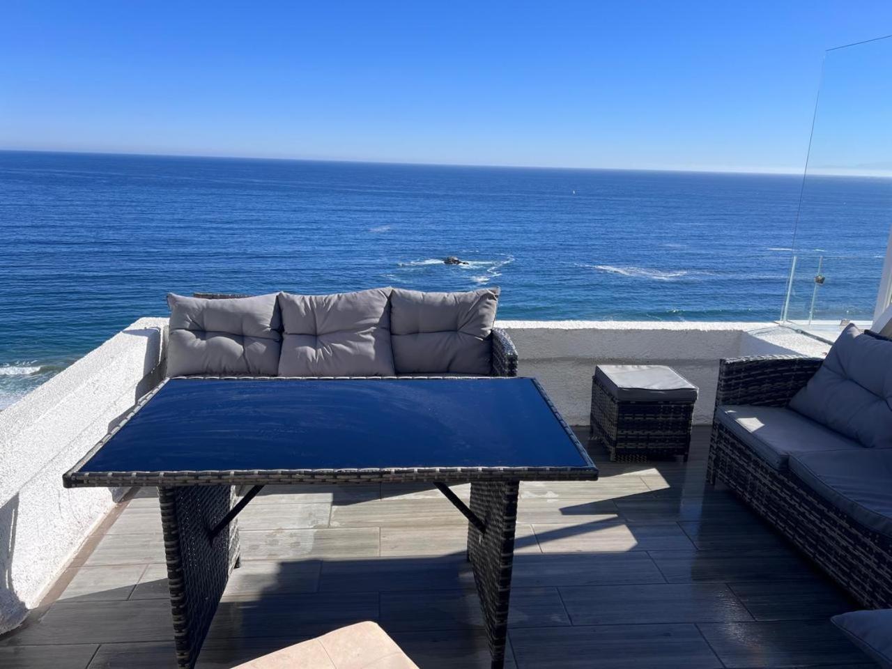 Moderno departamento con dormitorio y terraza con vista al mar y parrilla en Reñaca