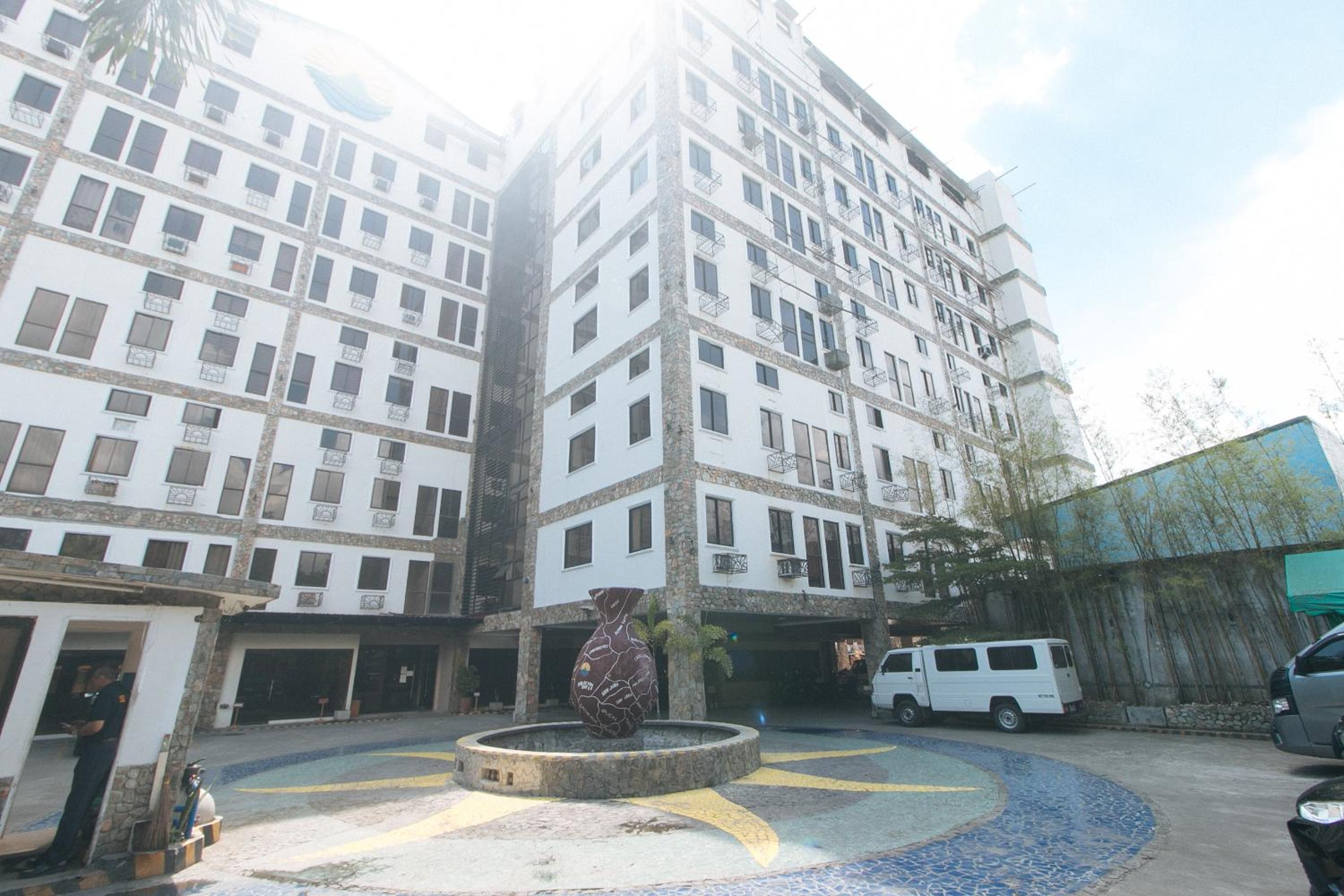 RedDoorz @ Sun Miles Condominium