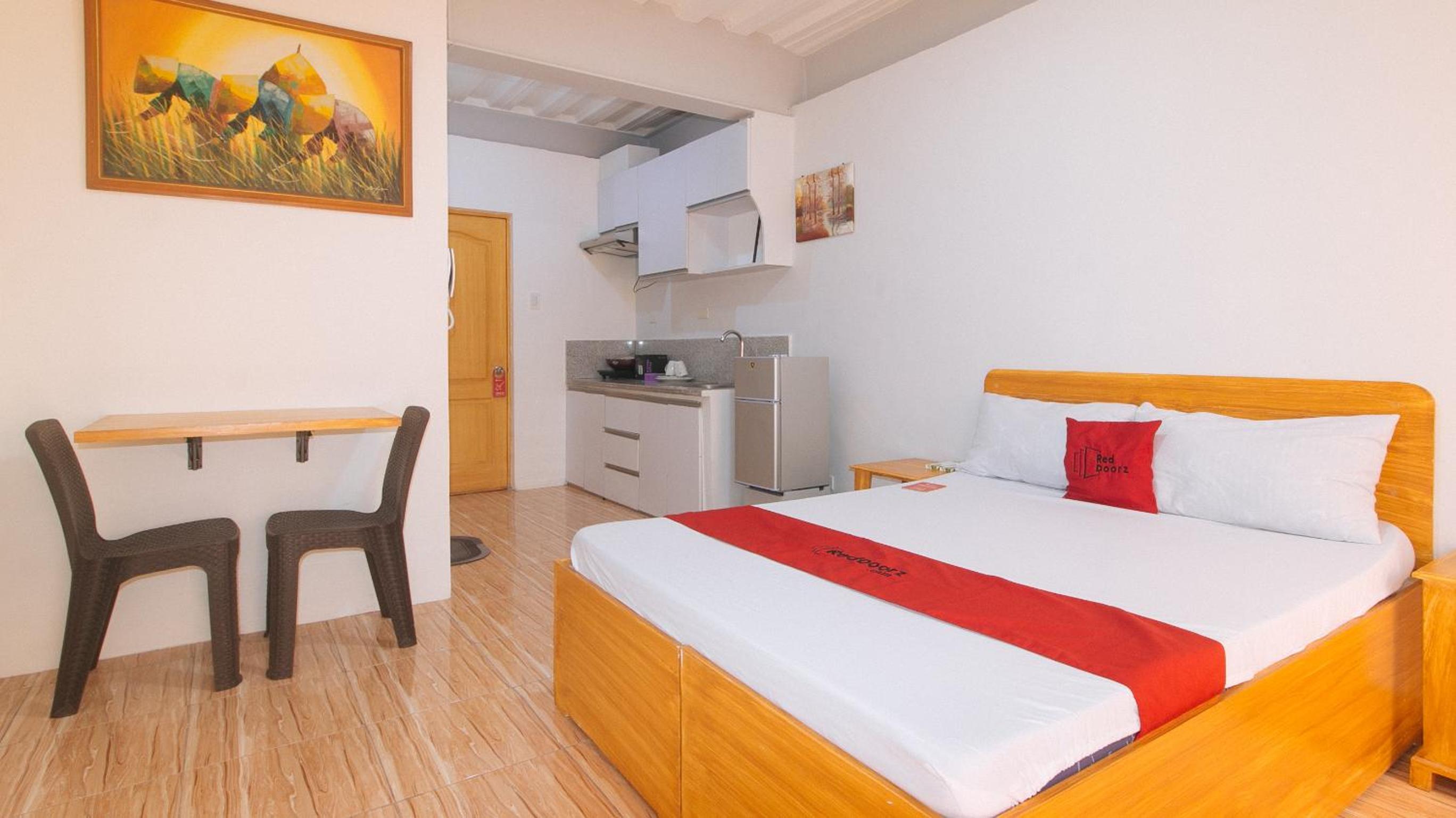 RedDoorz @ Sun Miles Condominium