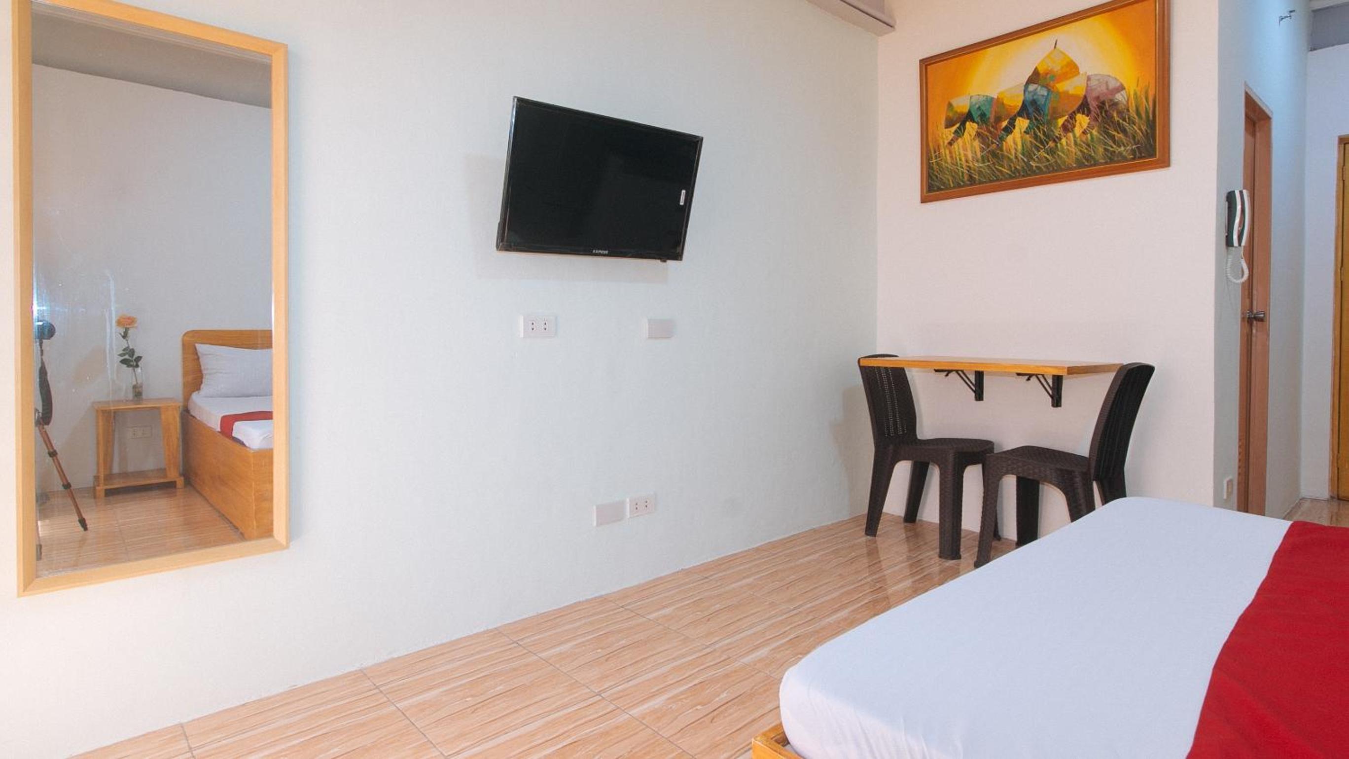 RedDoorz @ Sun Miles Condominium