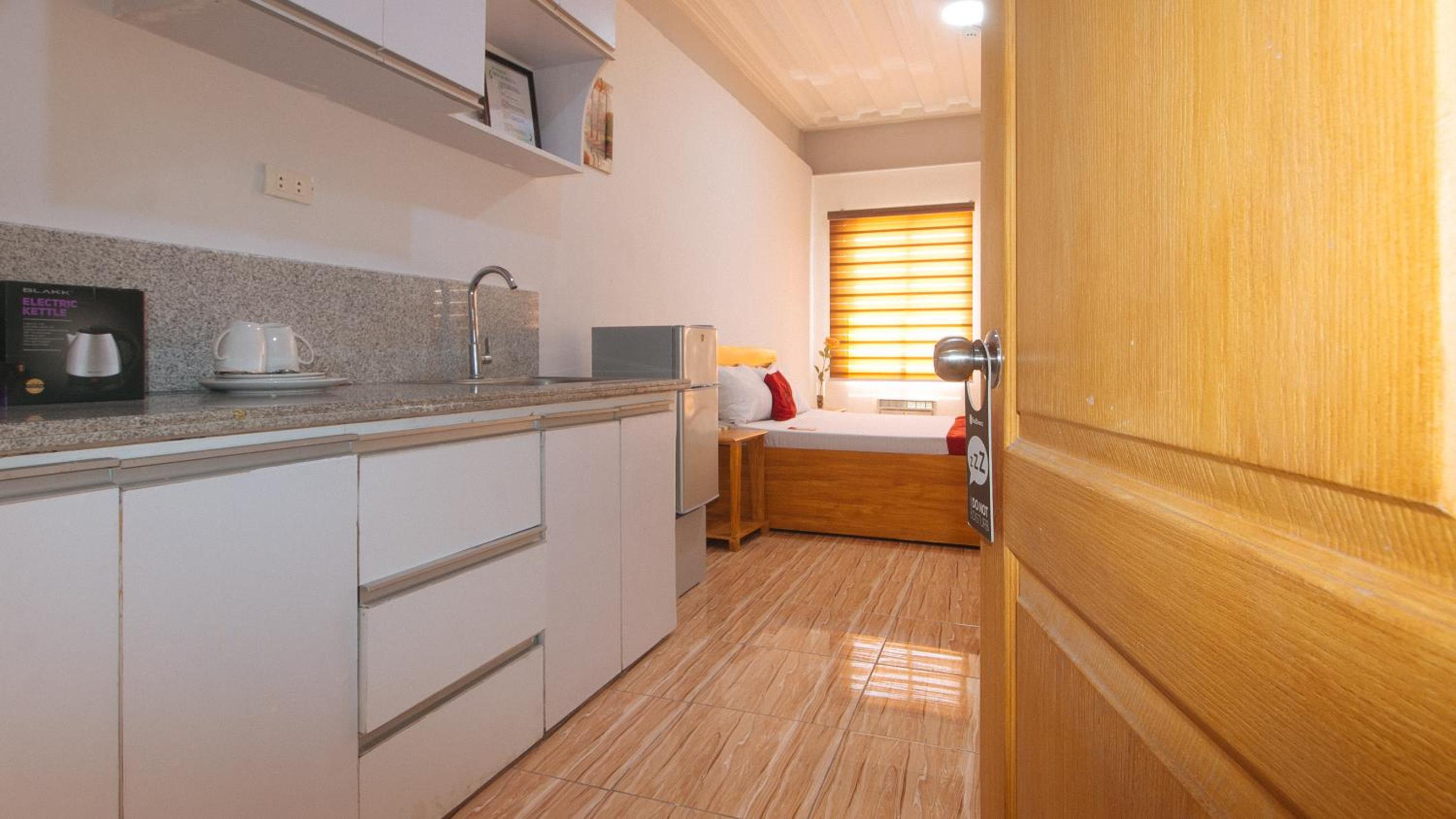 RedDoorz @ Sun Miles Condominium