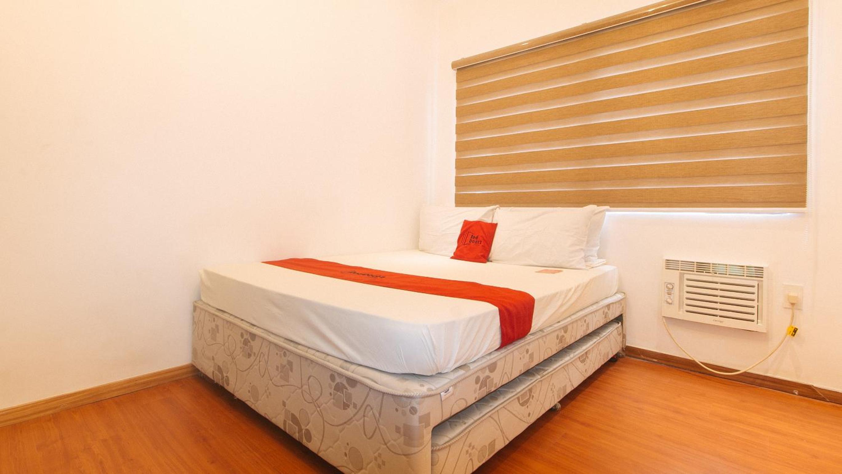 RedDoorz @ Sun Miles Condominium