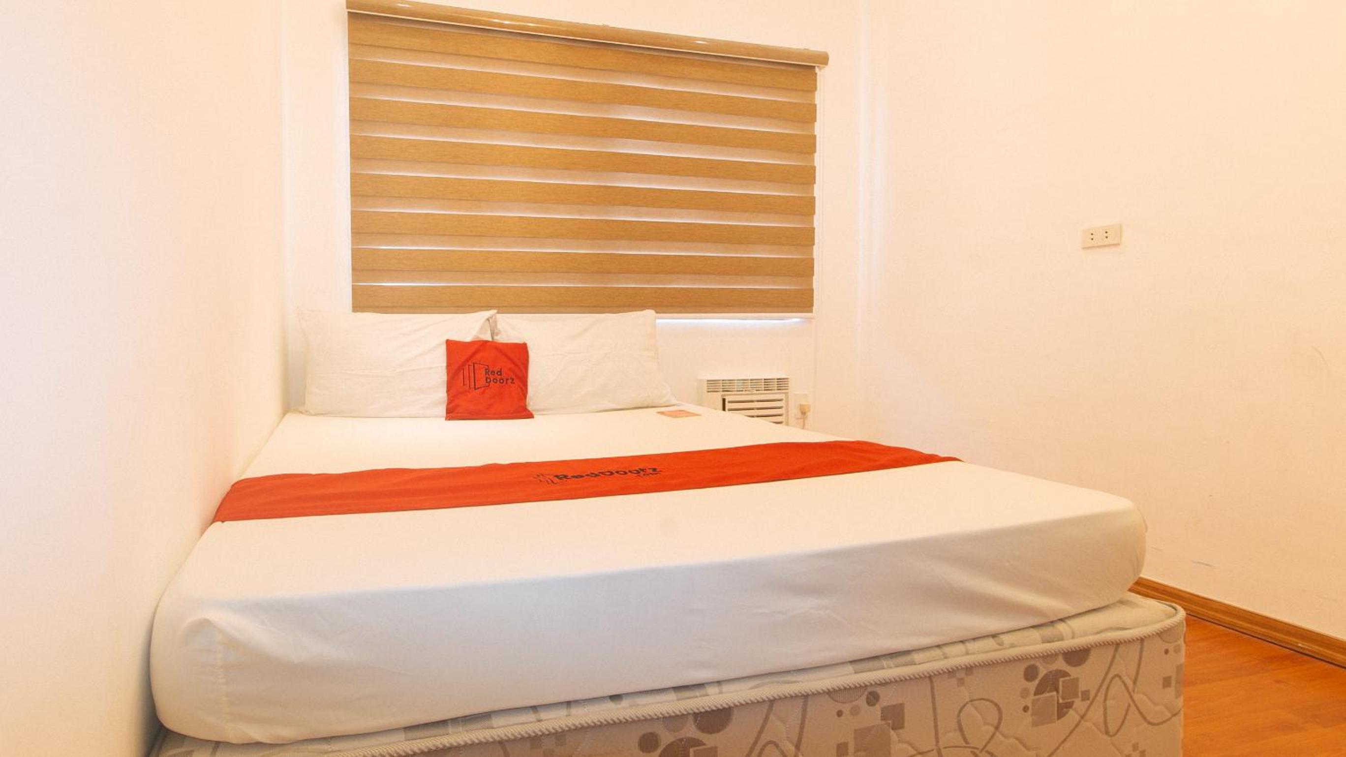 RedDoorz @ Sun Miles Condominium