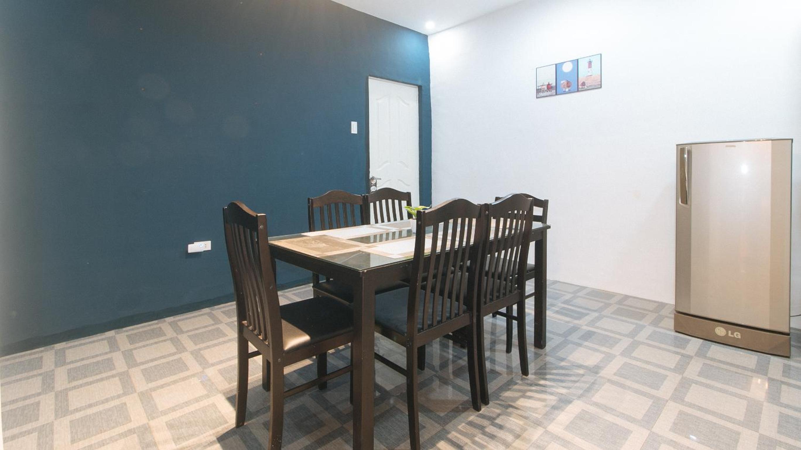 RedDoorz @ Sun Miles Condominium