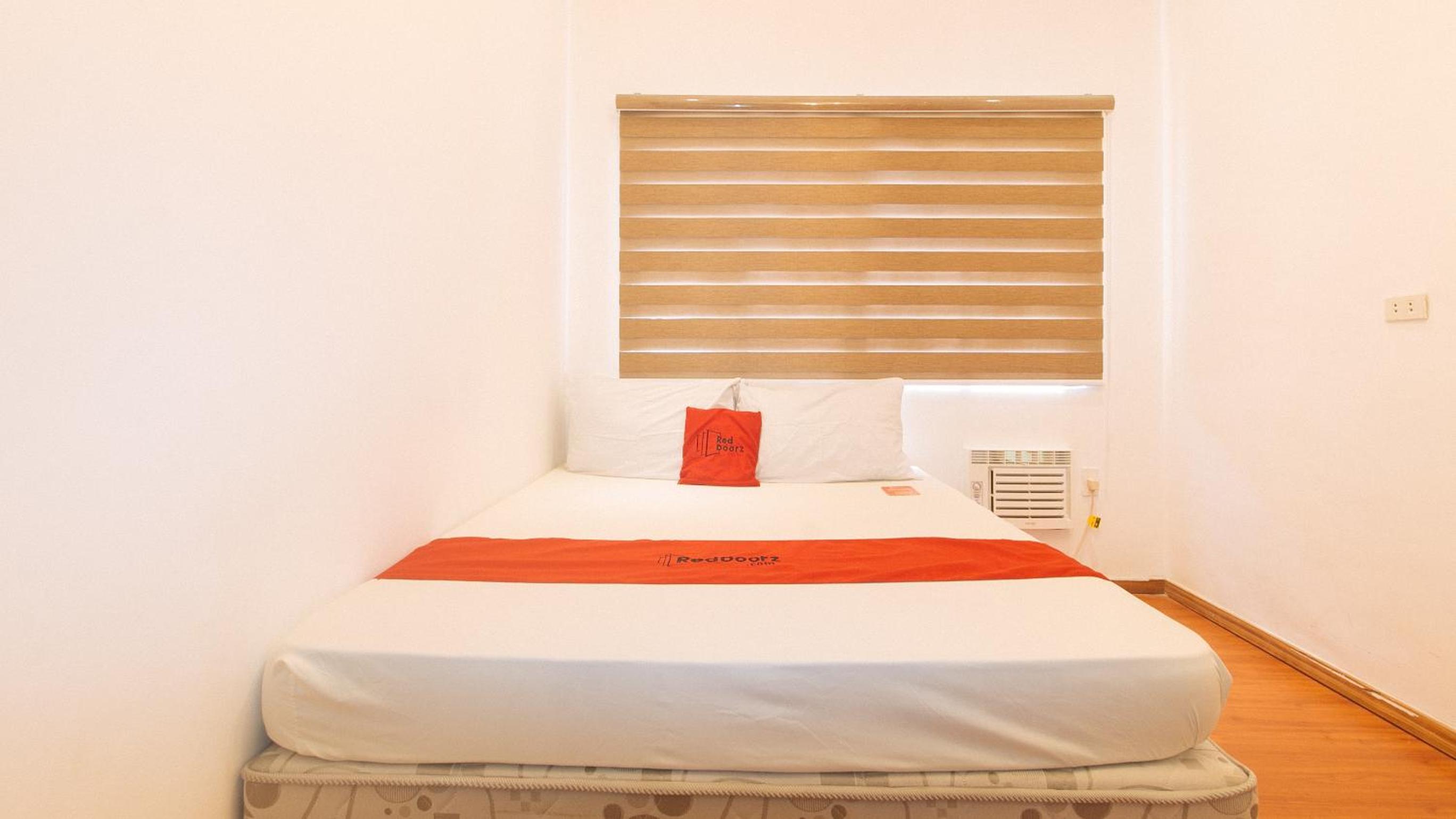 RedDoorz @ Sun Miles Condominium