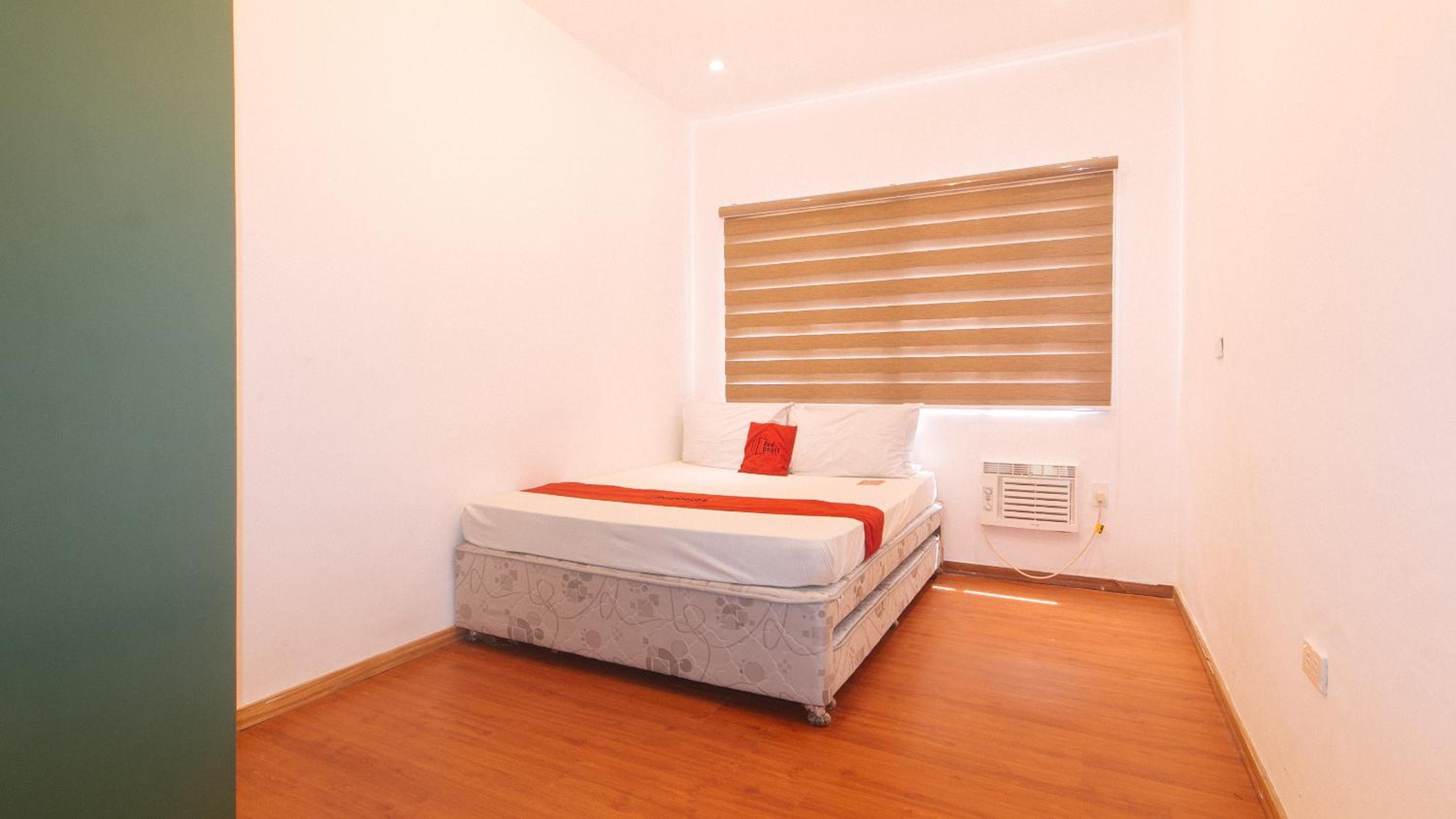 RedDoorz @ Sun Miles Condominium