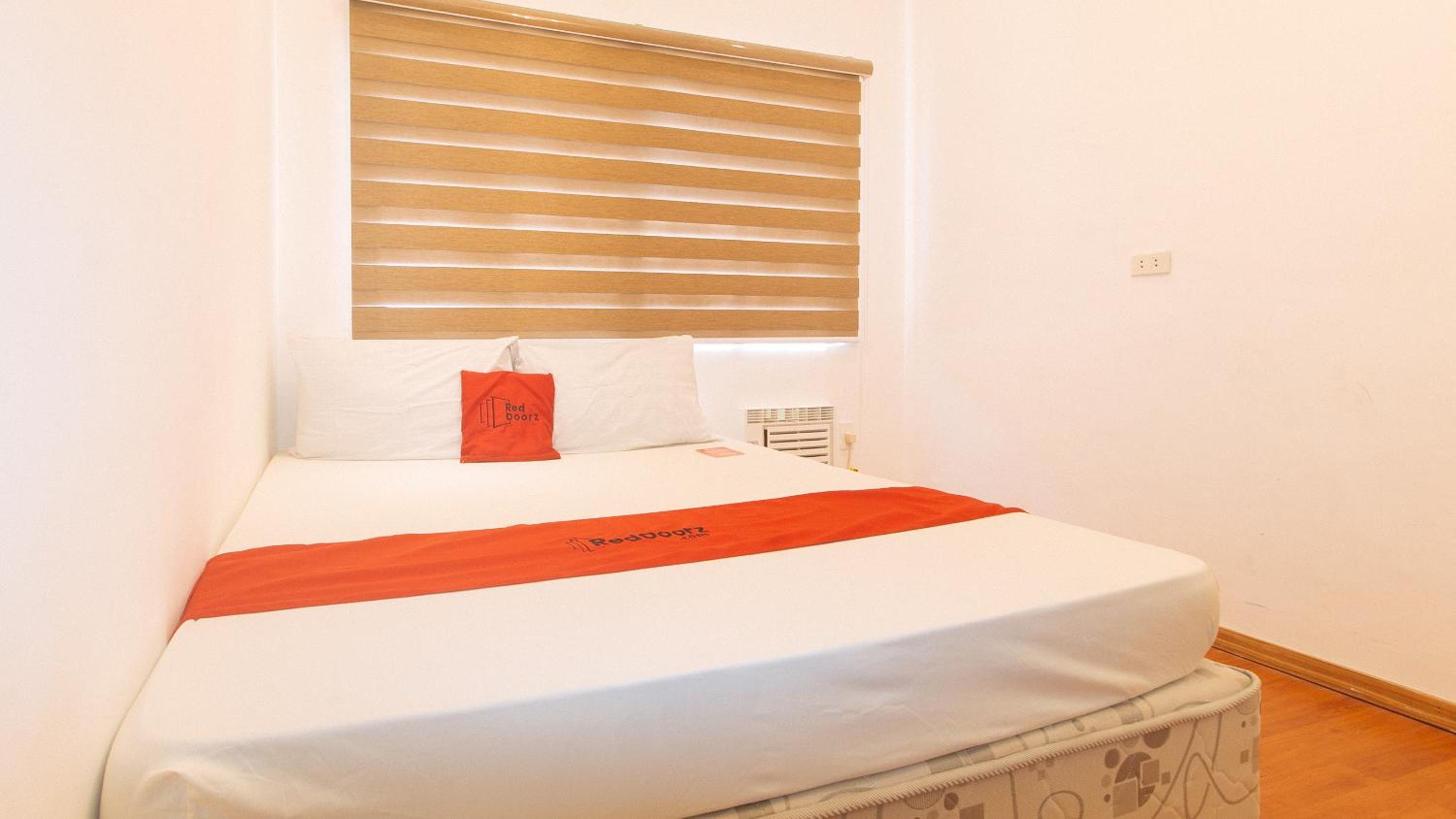 RedDoorz @ Sun Miles Condominium