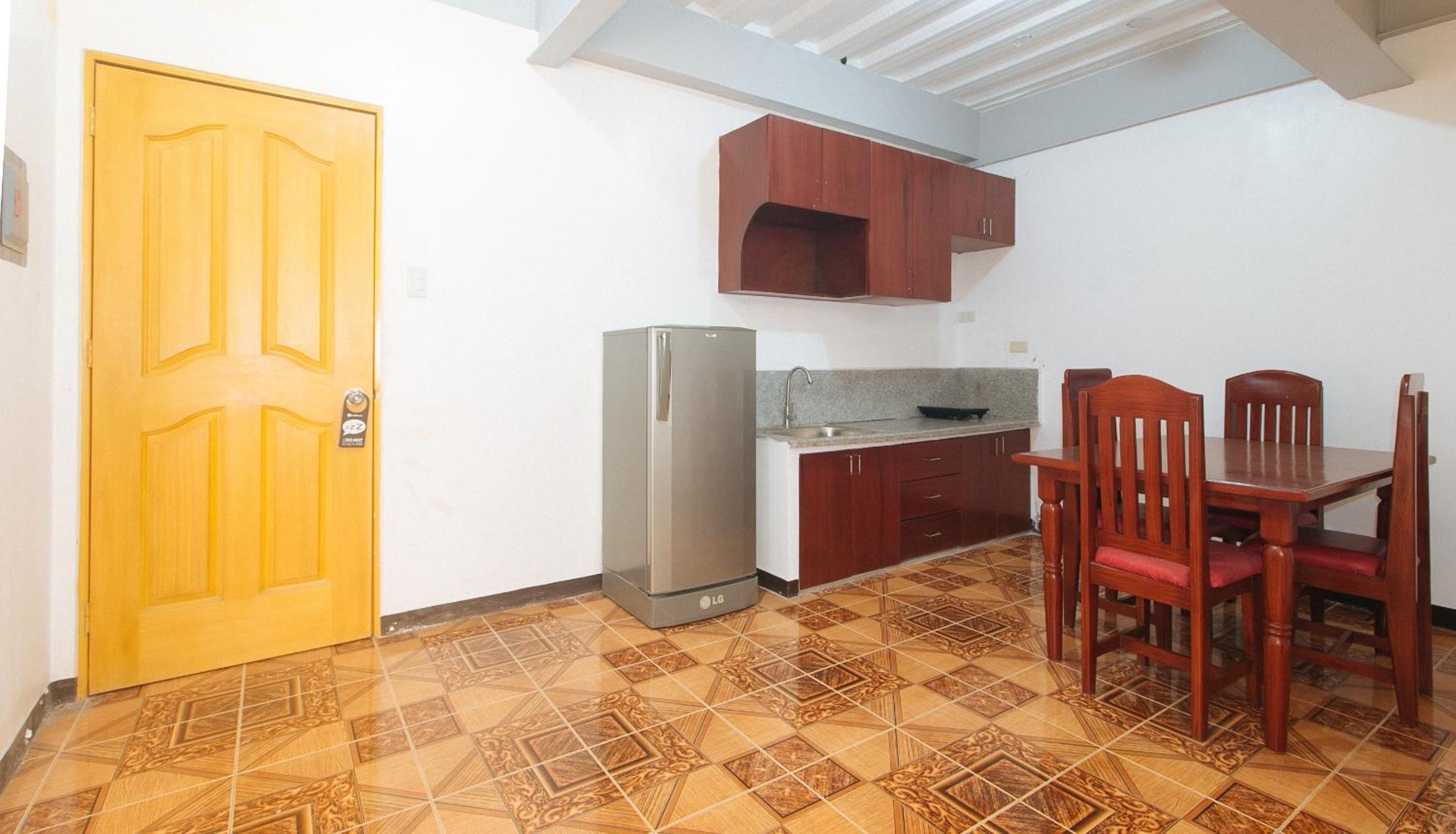RedDoorz @ Sun Miles Condominium