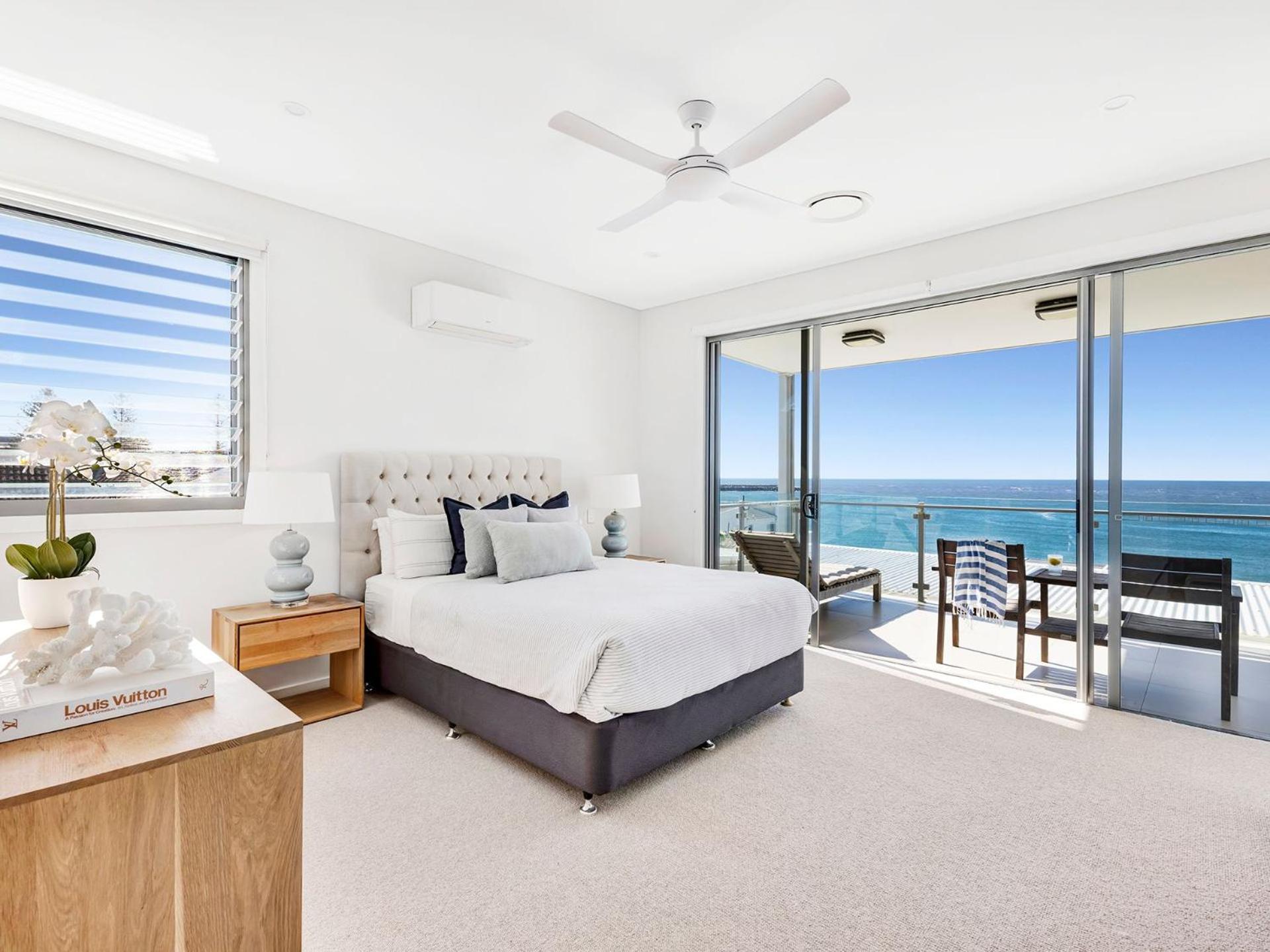 White Sails 3 - Views over Convent Beach - Holiday Yamba