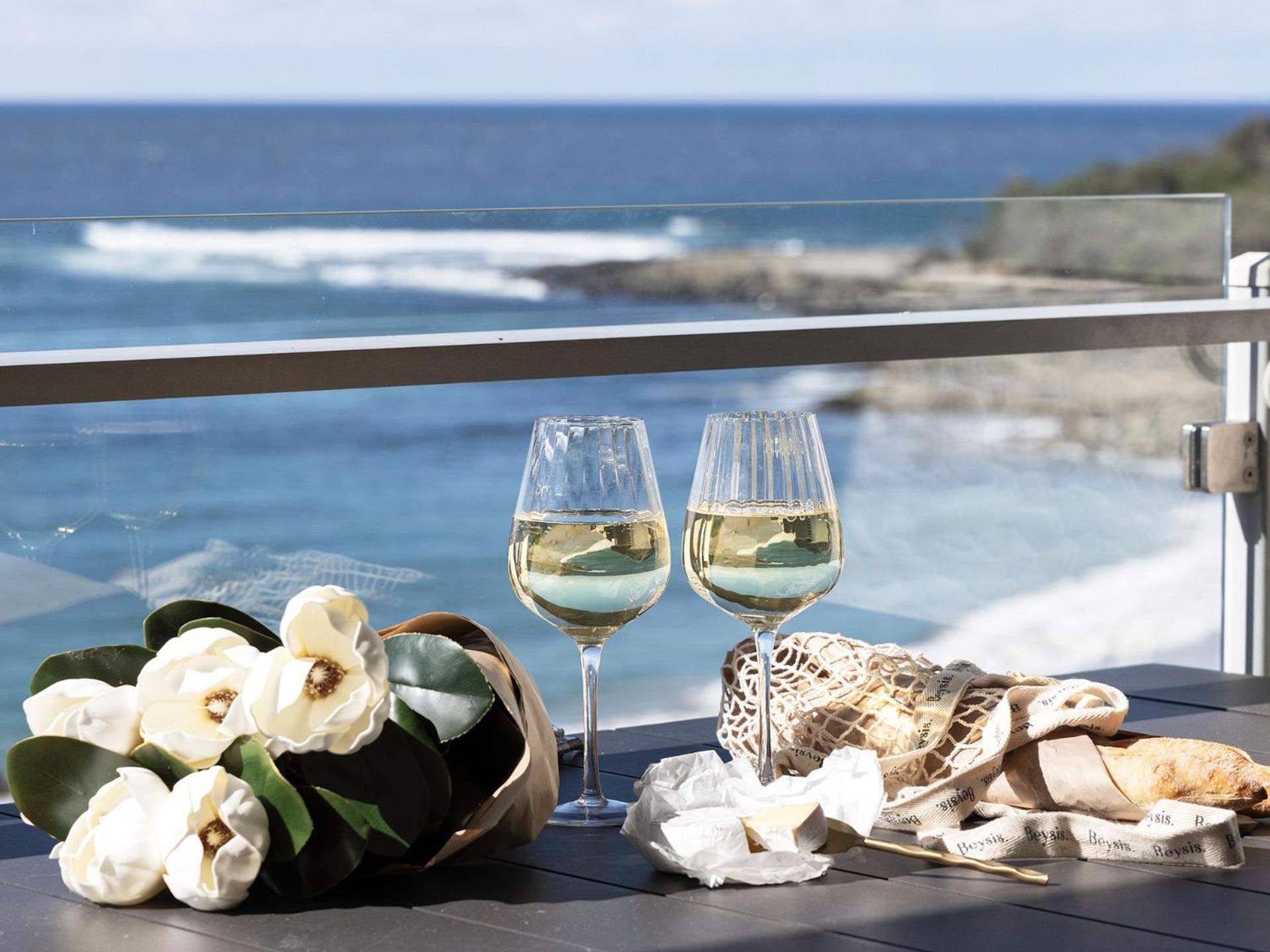 White Sails 3 - Views over Convent Beach - Holiday Yamba