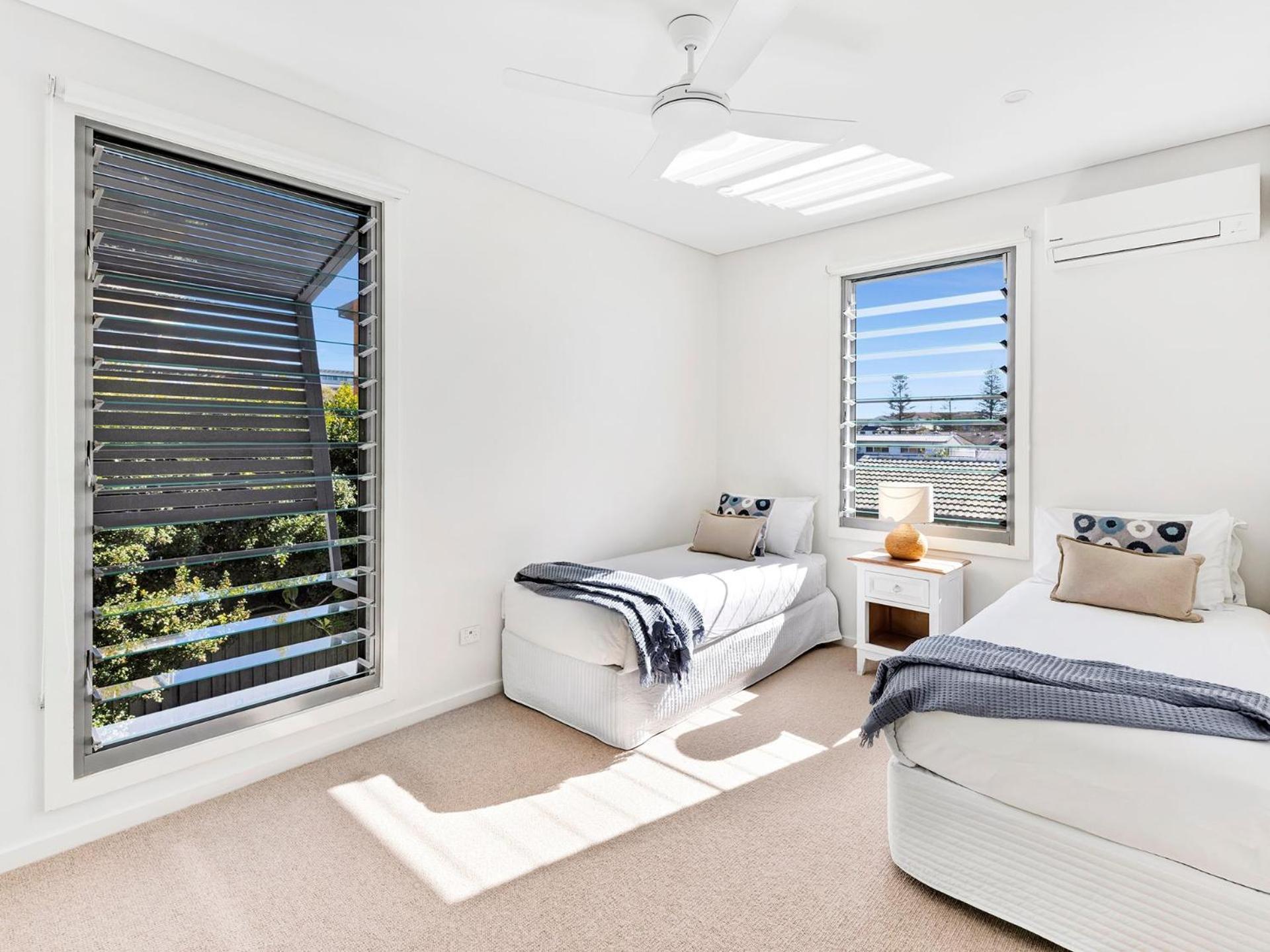 White Sails 3 - Views over Convent Beach - Holiday Yamba