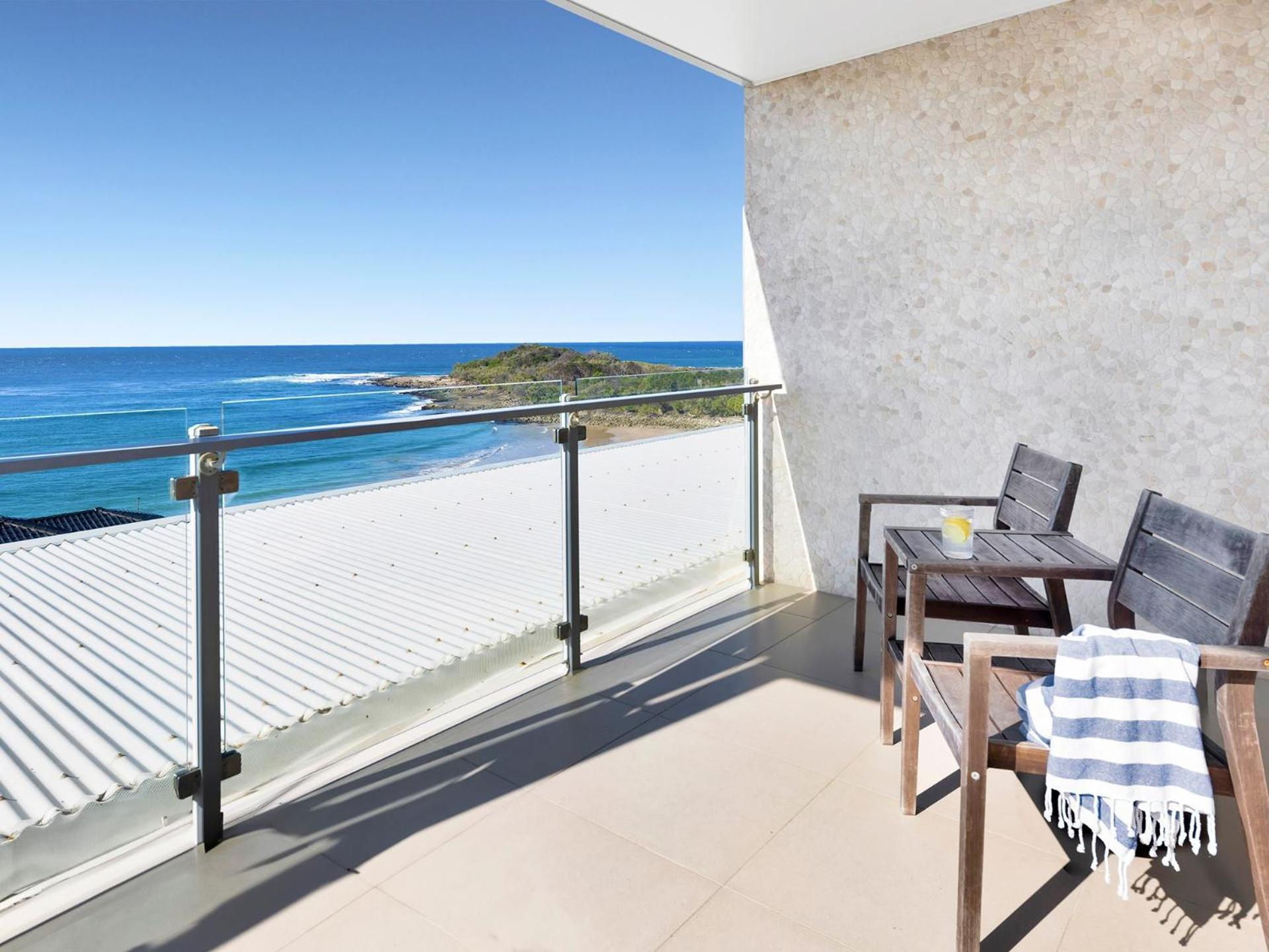White Sails 3 - Views over Convent Beach - Holiday Yamba