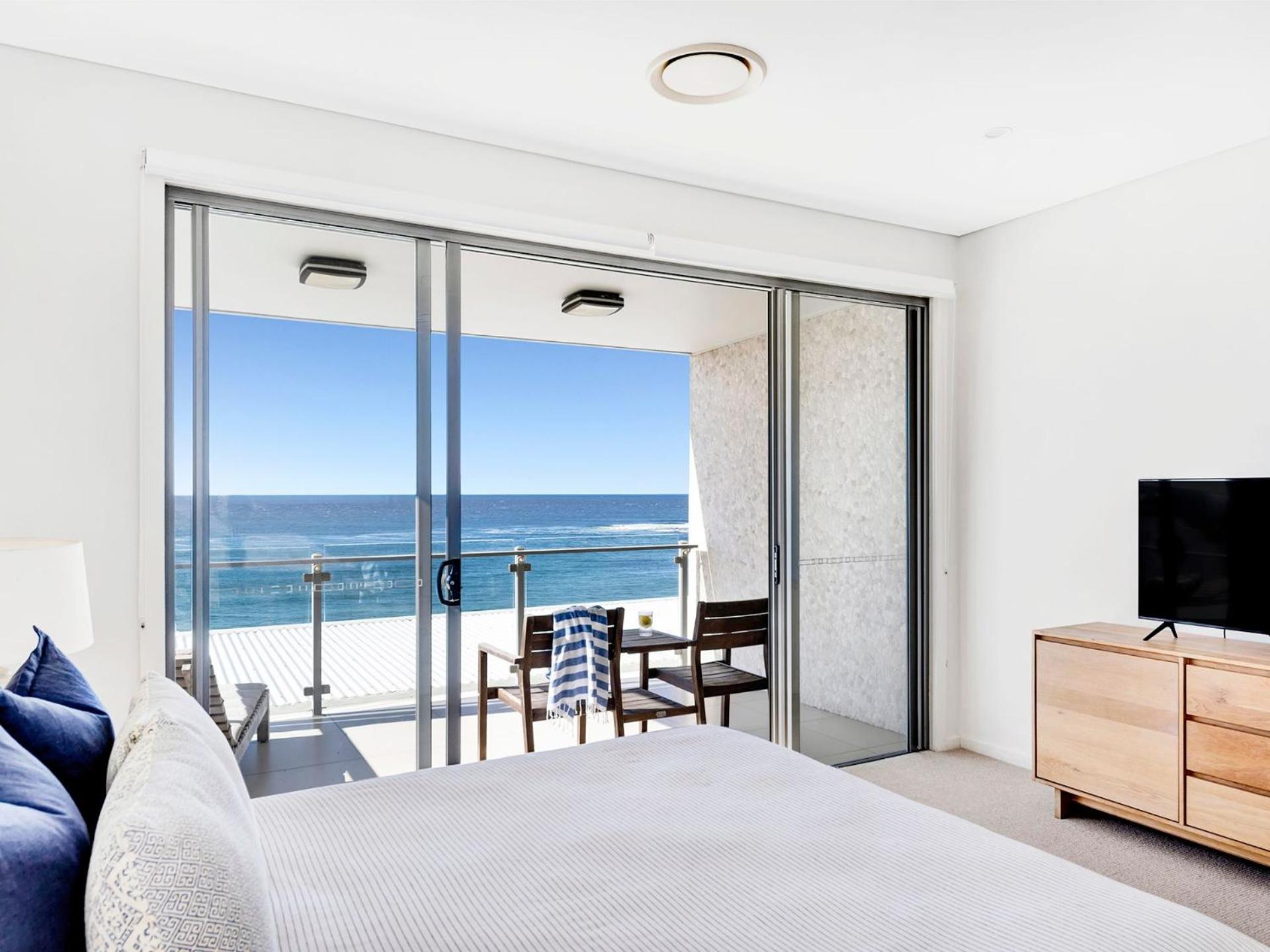 White Sails 3 - Views over Convent Beach - Holiday Yamba