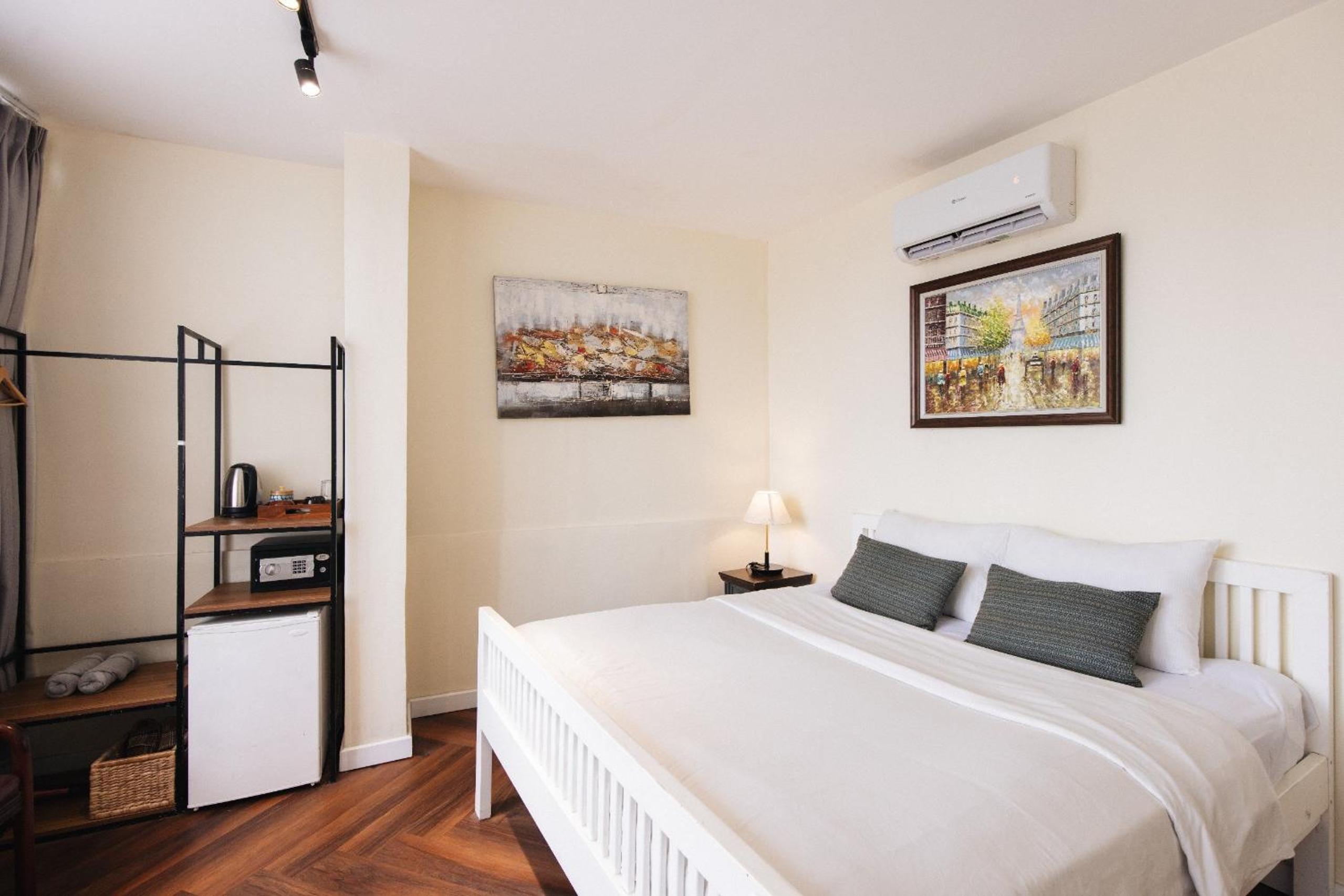 9 Hostel and Suites