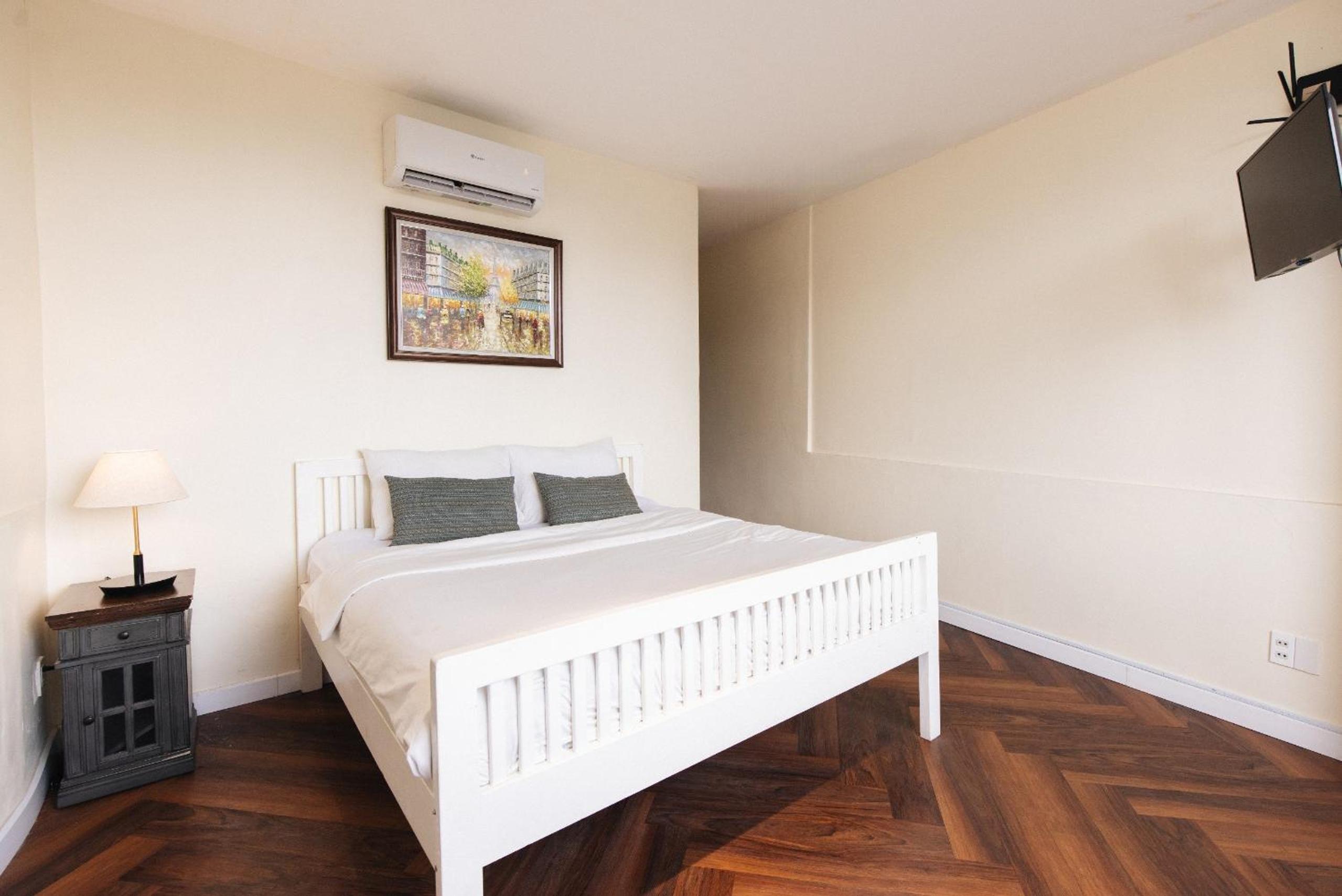 9 Hostel and Suites