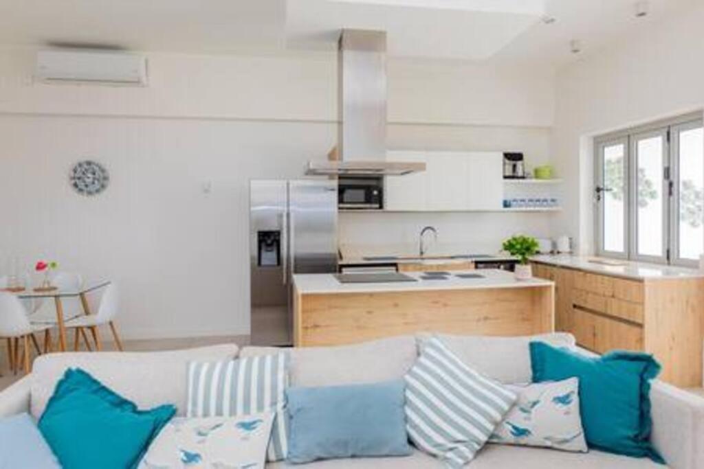 Superb apartment facing the fine sandy beach view 3