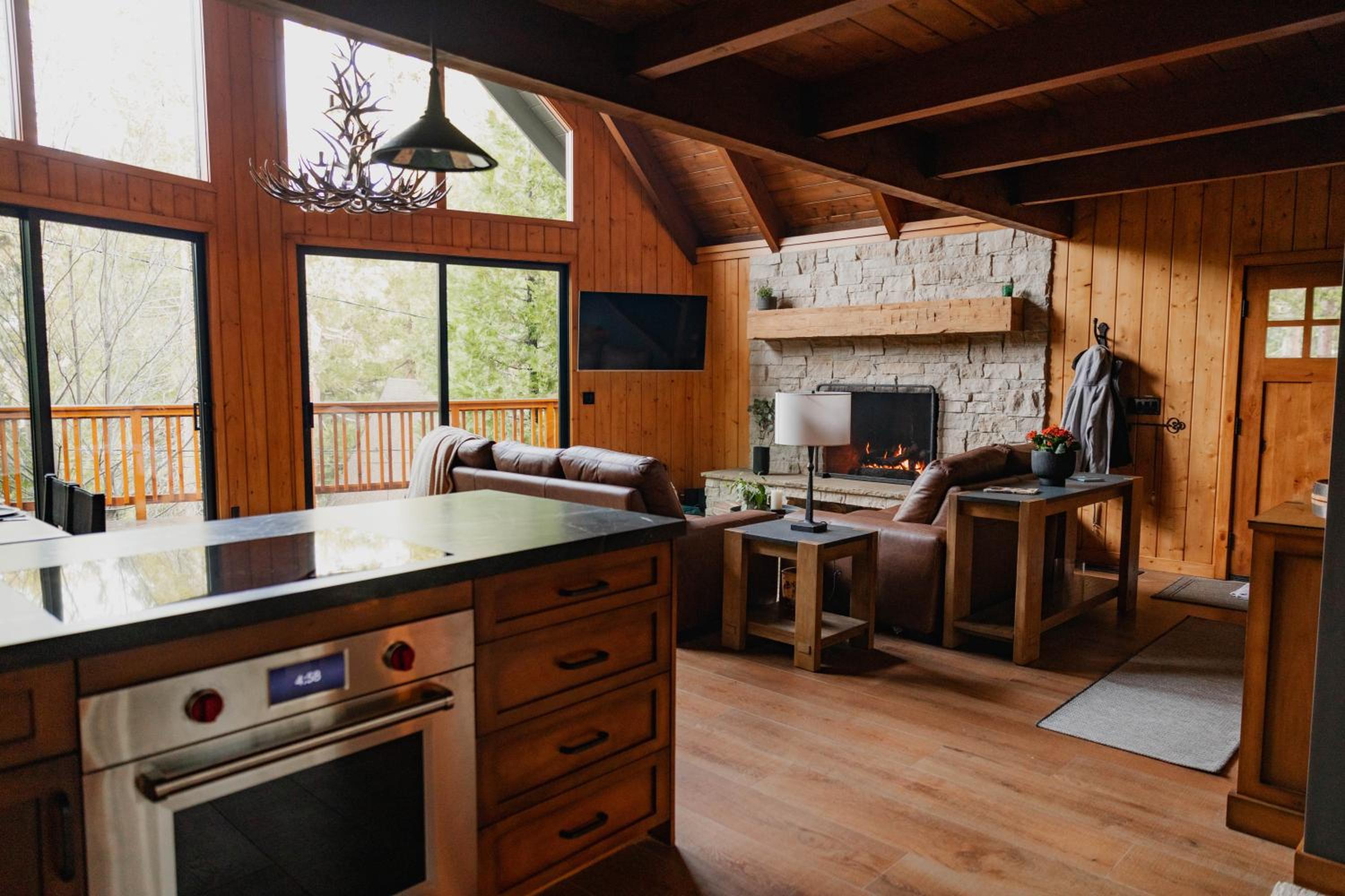 Hesperia Vacations - Newly remodeled luxury cabin - Property Image 1