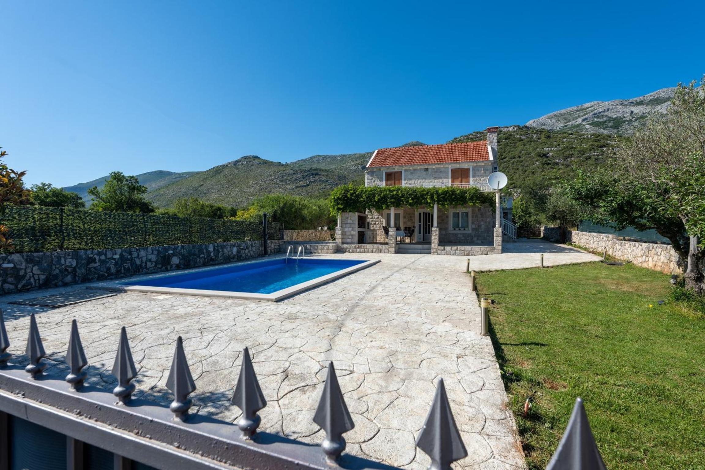 Villa Rustica view 3