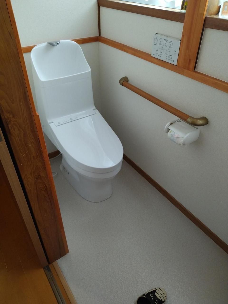 Private Room in Japanese Vintage House 民家の一室 2 Beds, Smoke Free, Free Parking Good to Travel for Tashiro Cats Island no1 view 3