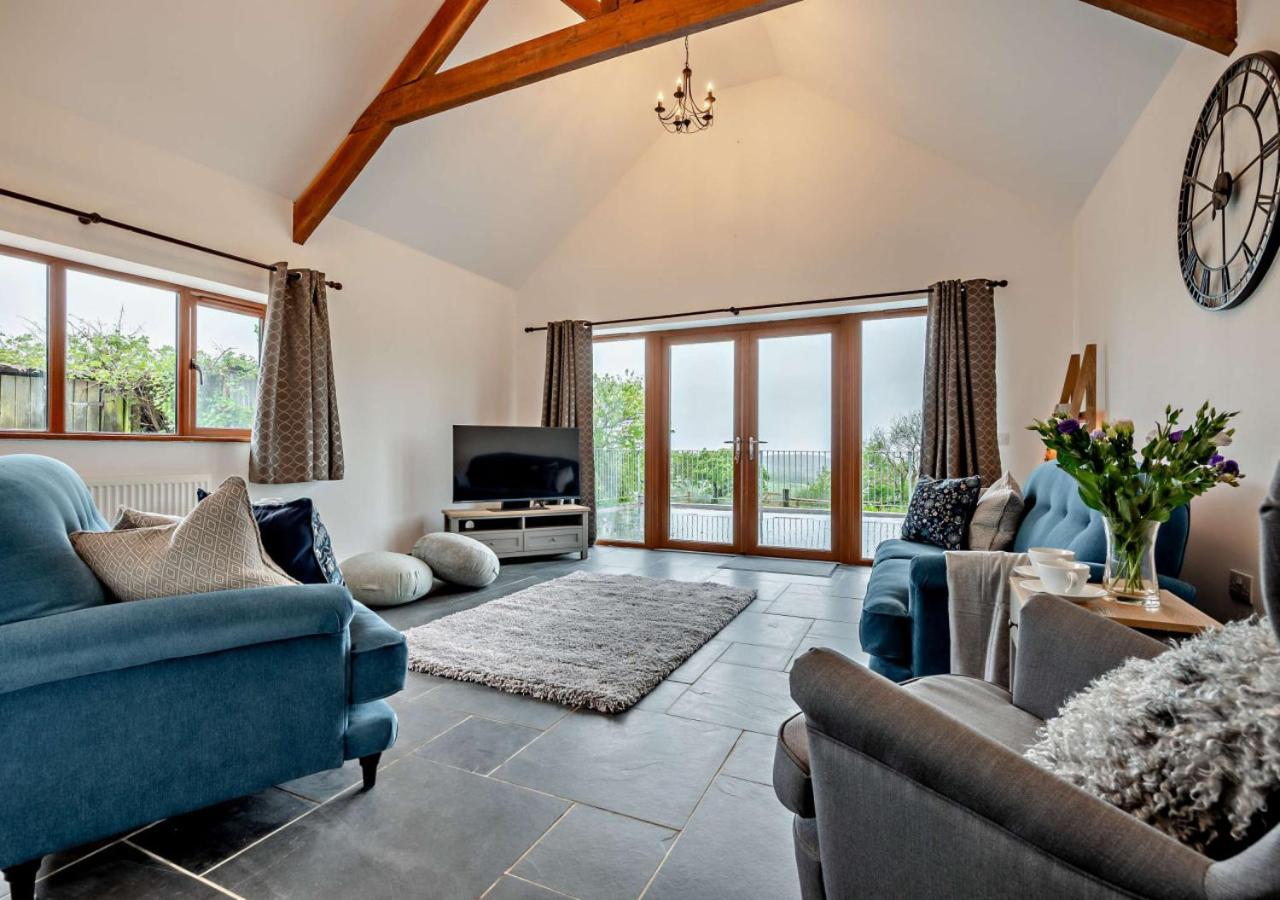 3 Bed in Whitstone oc-l29237