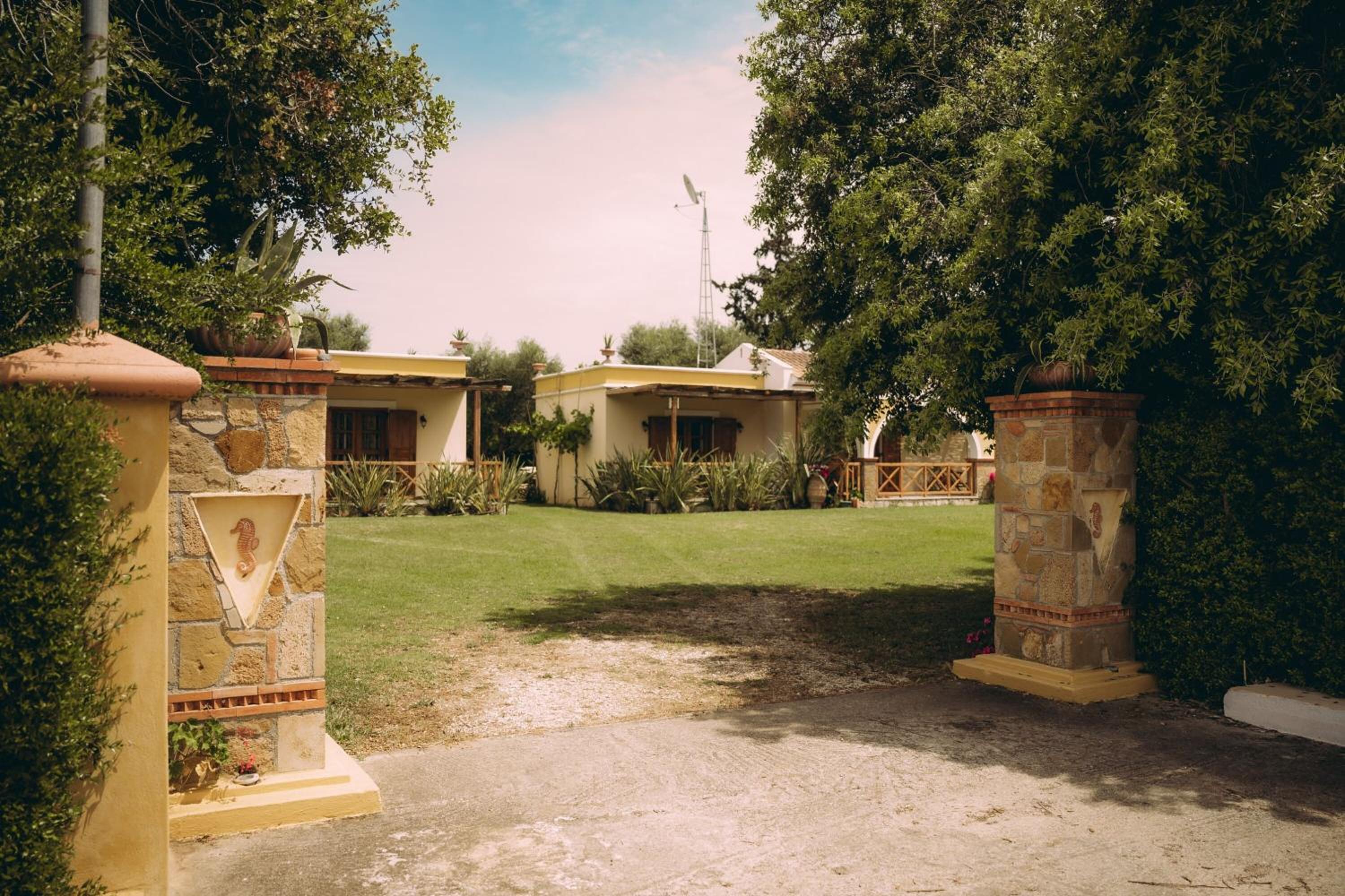 Trikalioti's Lush Estate Apartments
