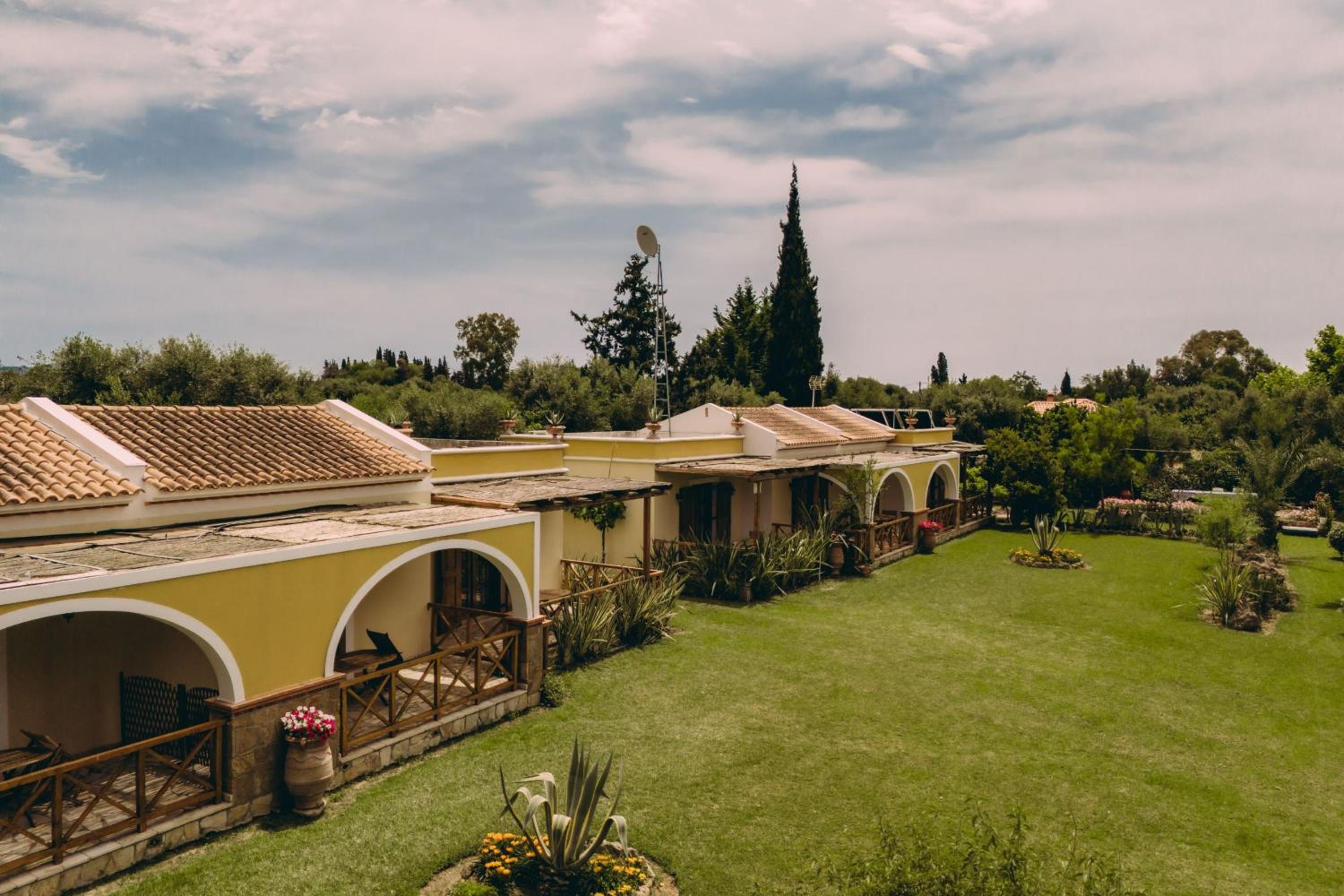 Trikalioti's Lush Estate Apartments