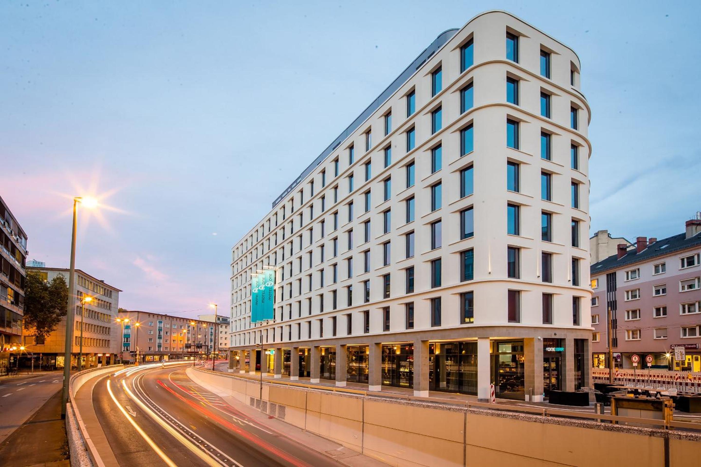 Hotel Motel One Frankfurt-Römer - Image 1