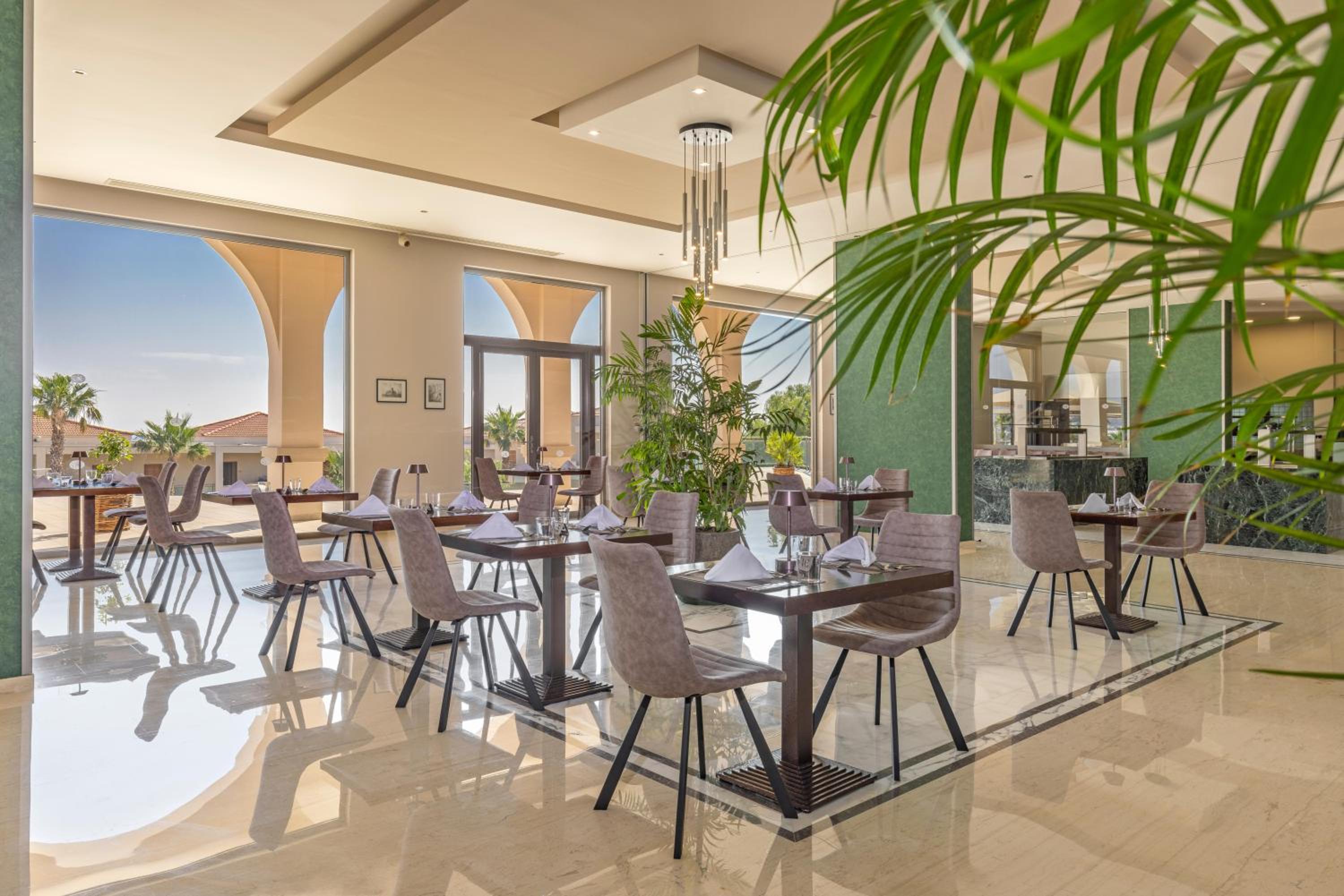KRESTEN ROYAL Euphoria Resort