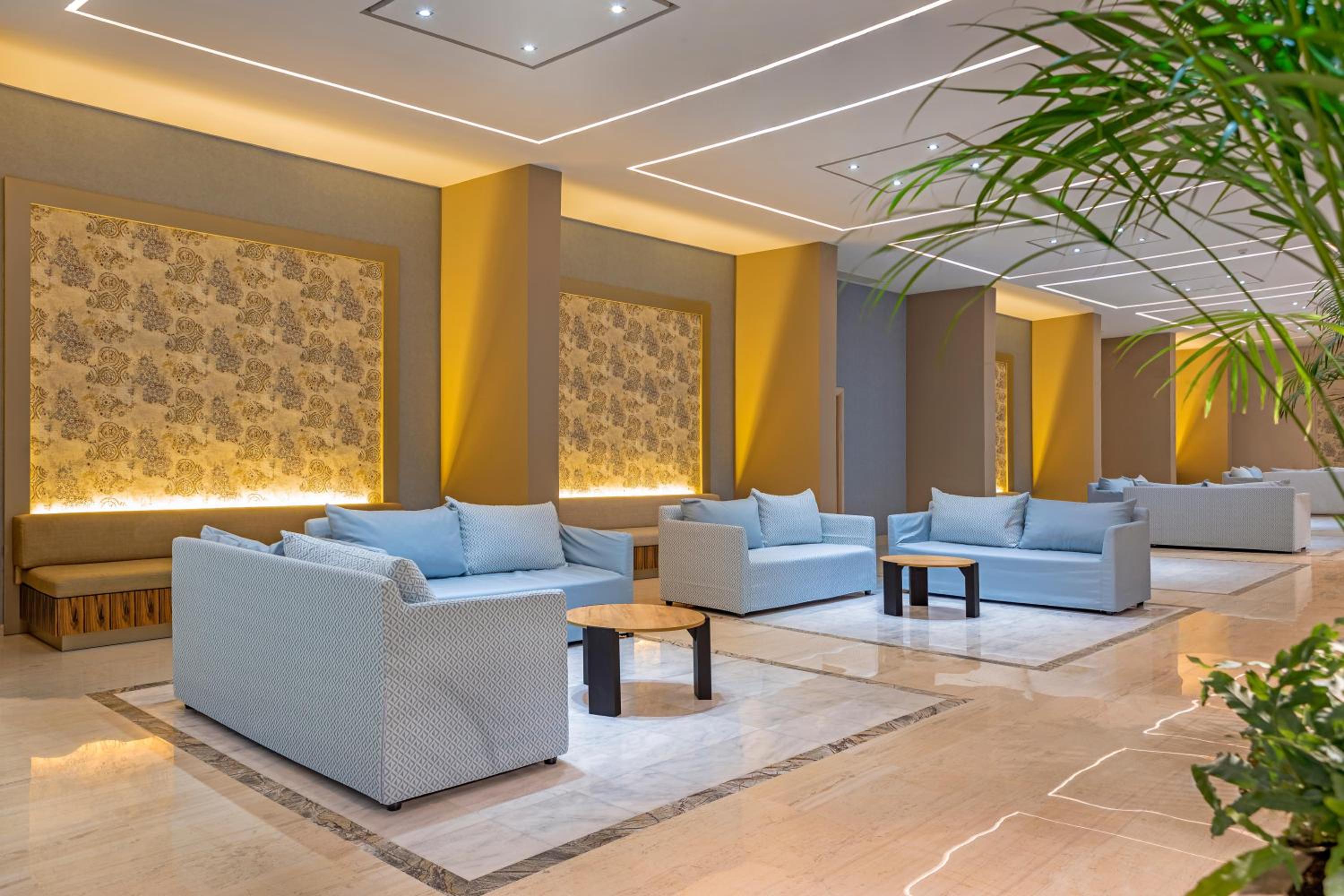KRESTEN ROYAL Euphoria Resort