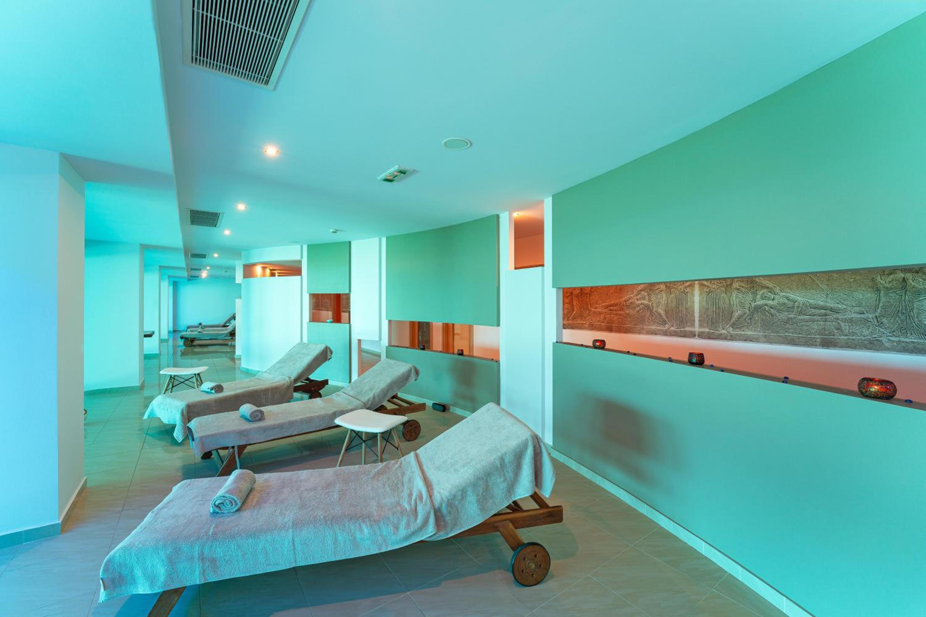 KRESTEN ROYAL Euphoria Resort