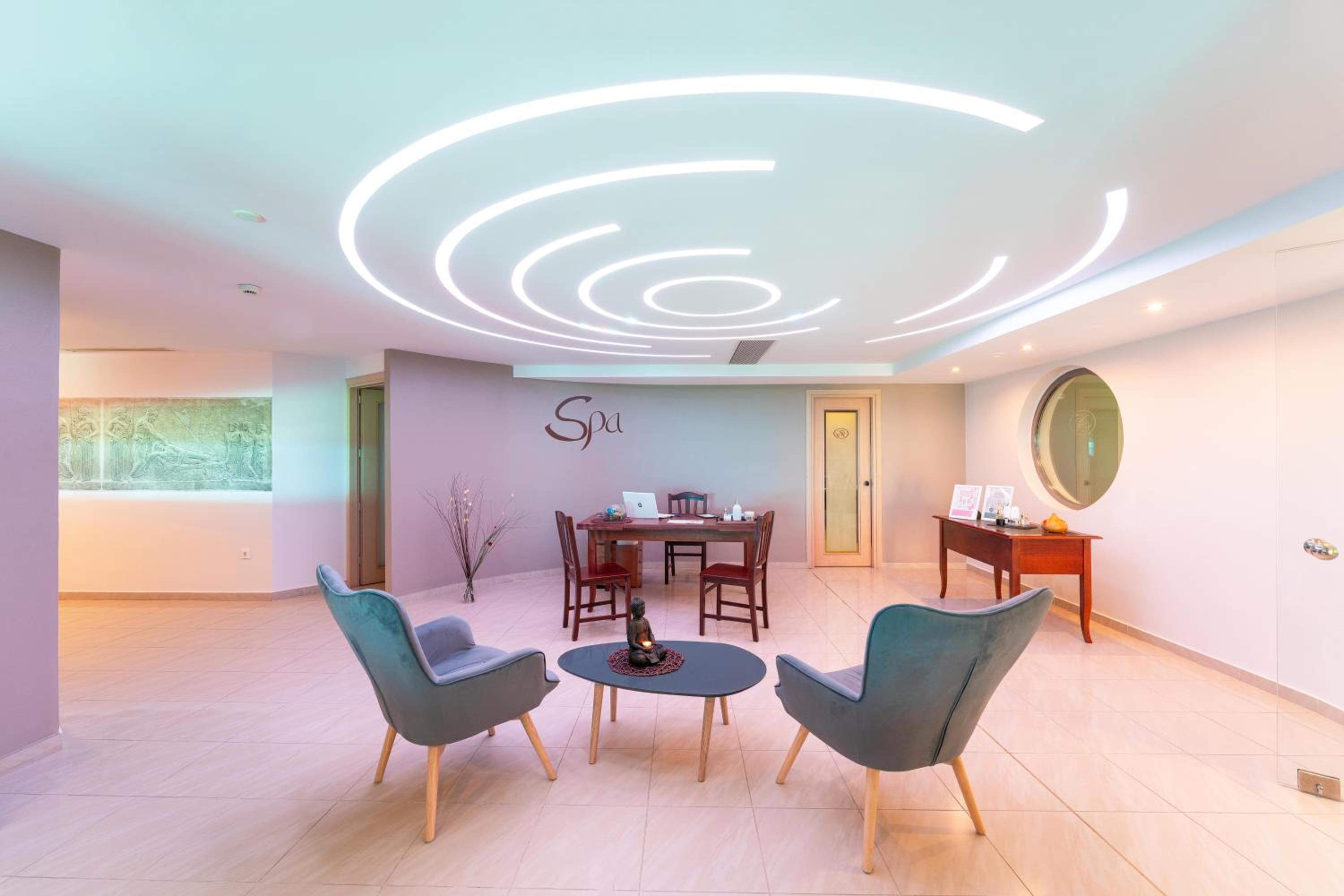 KRESTEN ROYAL Euphoria Resort