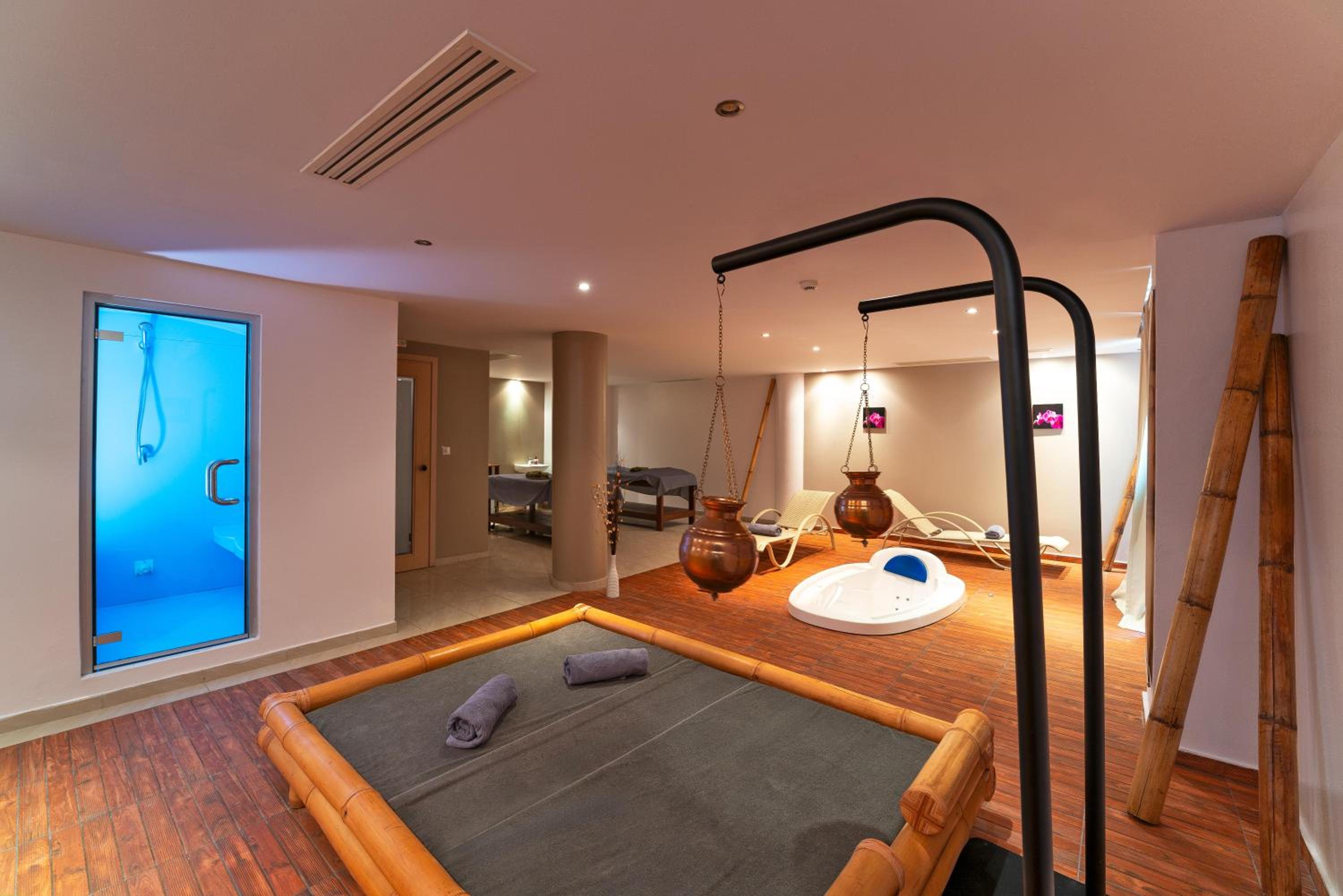 KRESTEN ROYAL Euphoria Resort