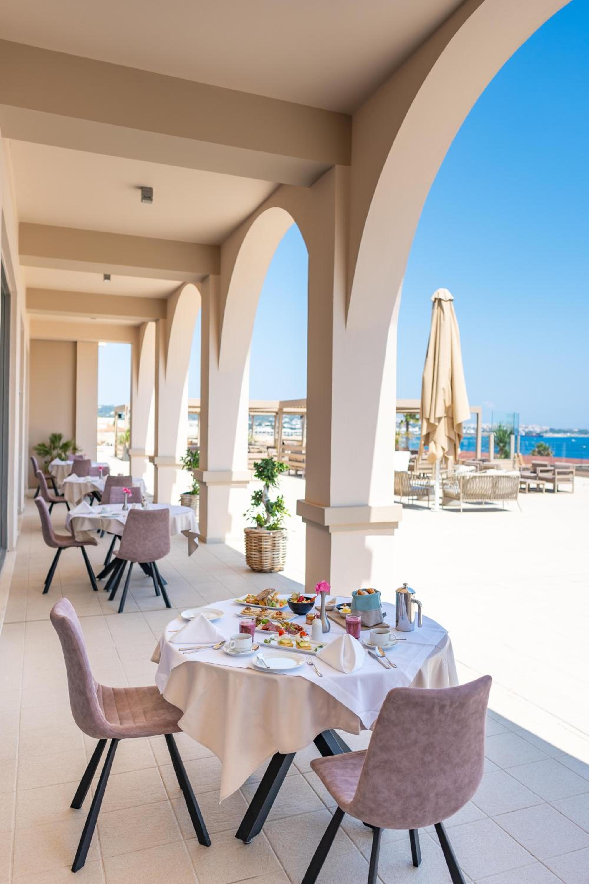 KRESTEN ROYAL Euphoria Resort