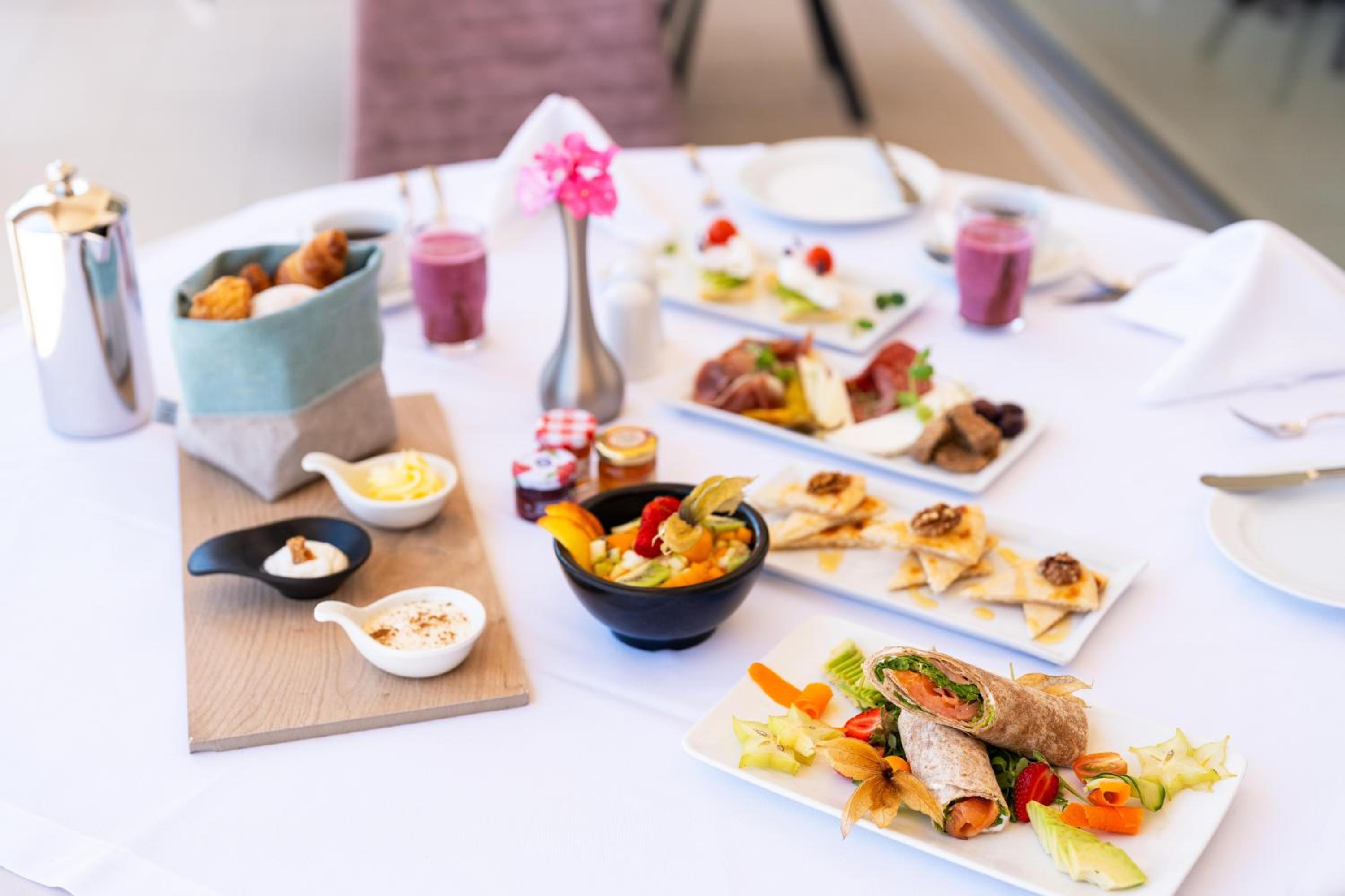 KRESTEN ROYAL Euphoria Resort
