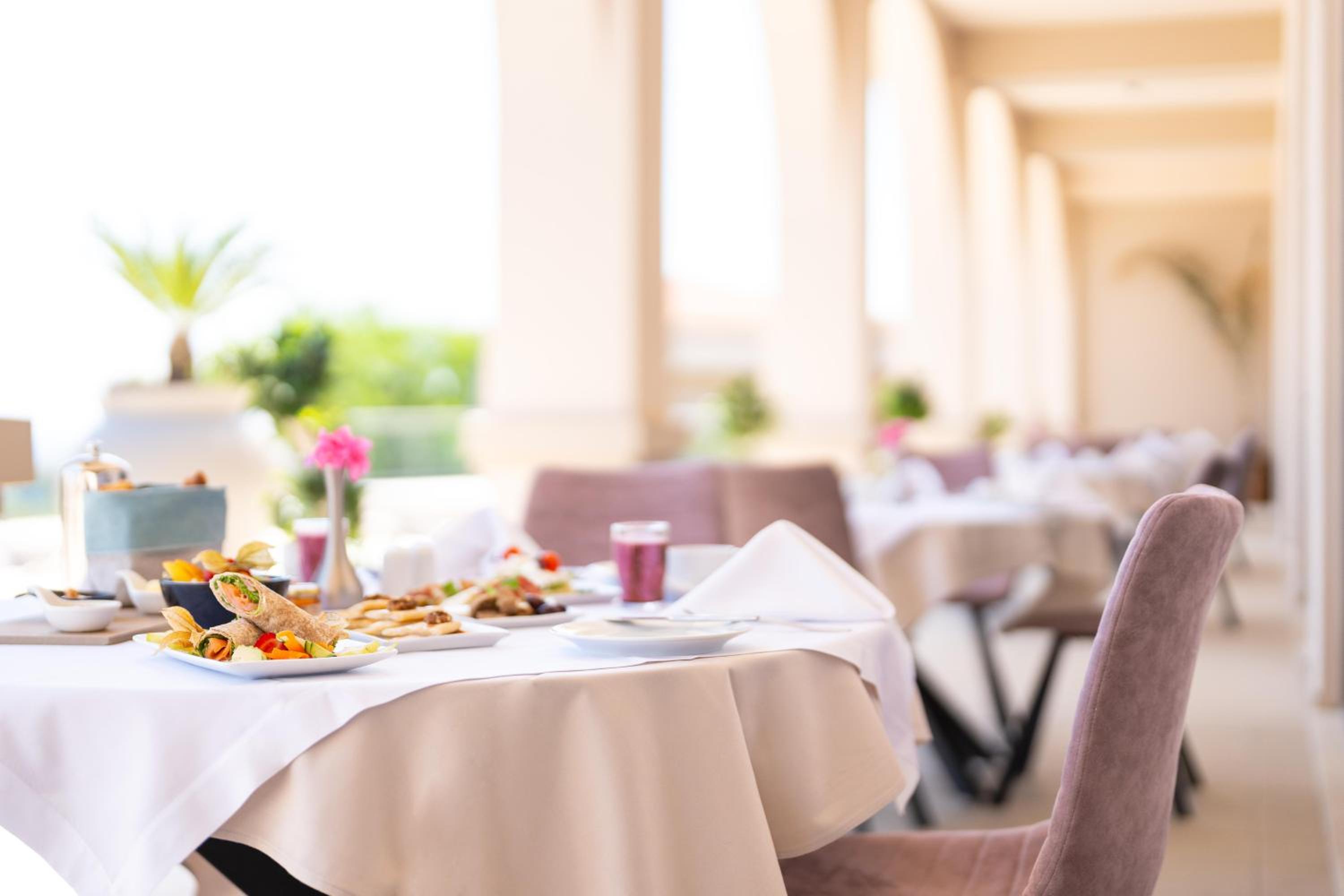 KRESTEN ROYAL Euphoria Resort
