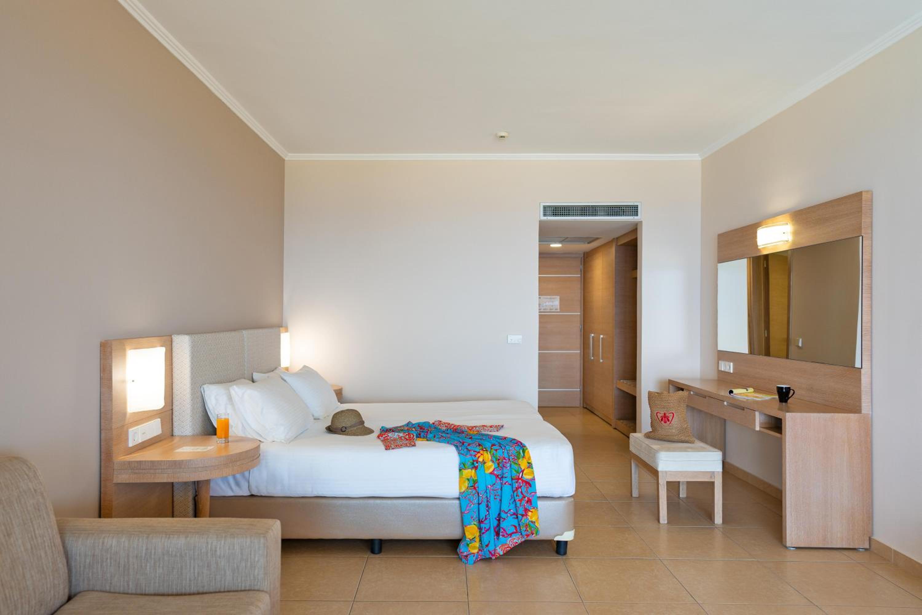 KRESTEN ROYAL Euphoria Resort