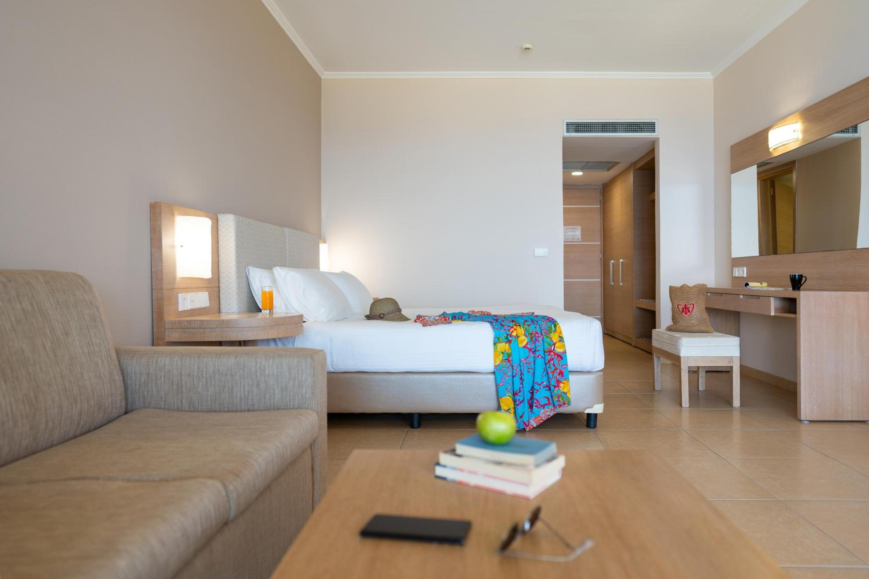KRESTEN ROYAL Euphoria Resort