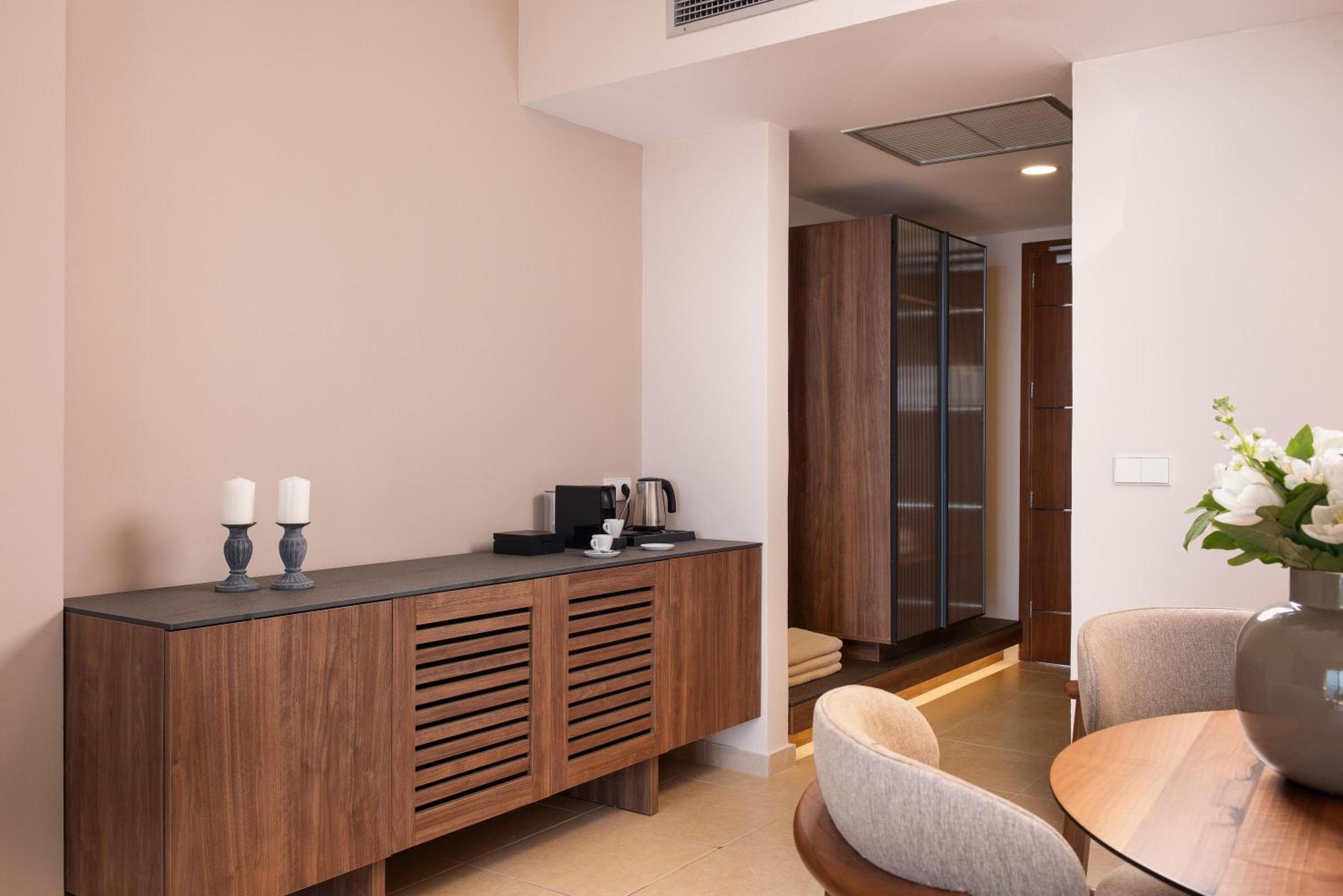 KRESTEN ROYAL Euphoria Resort